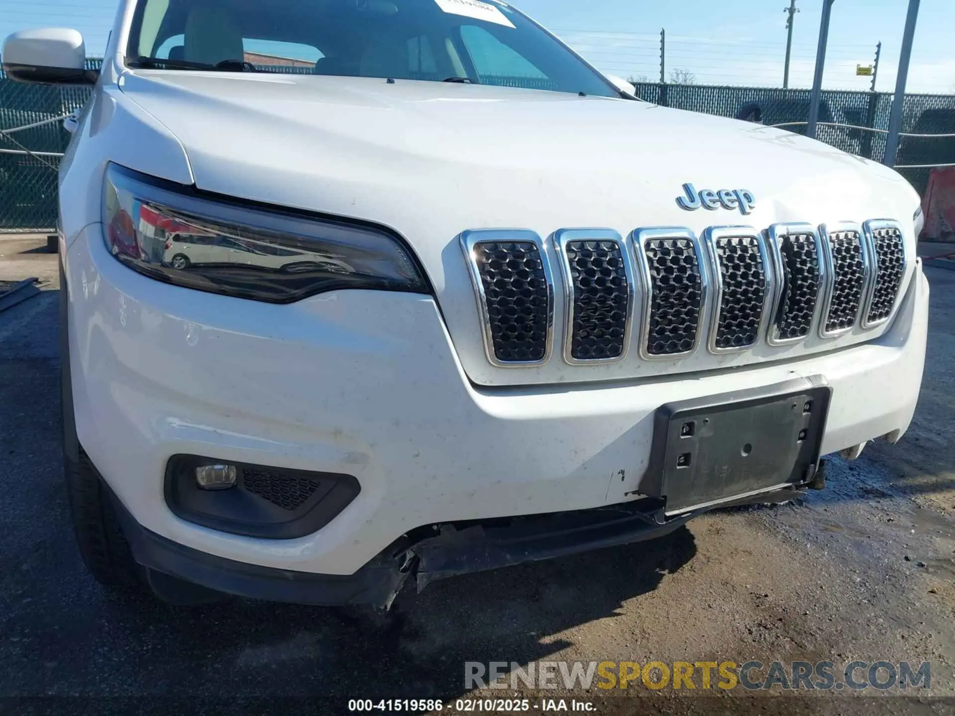 19 Photograph of a damaged car 1C4PJMLB0LD604032 JEEP CHEROKEE 2020