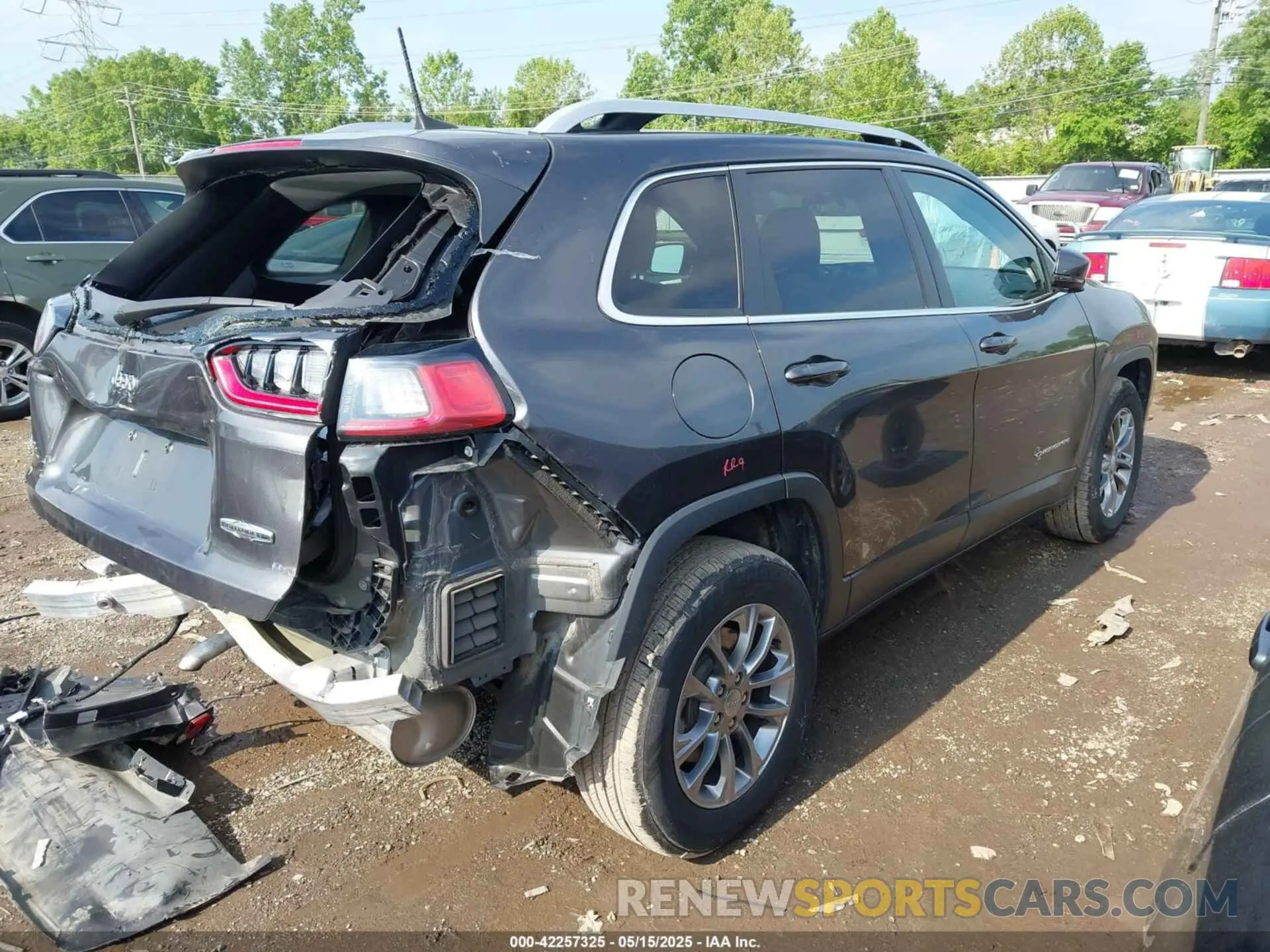 4 Photograph of a damaged car 1C4PJMLB1LD525968 JEEP CHEROKEE 2020