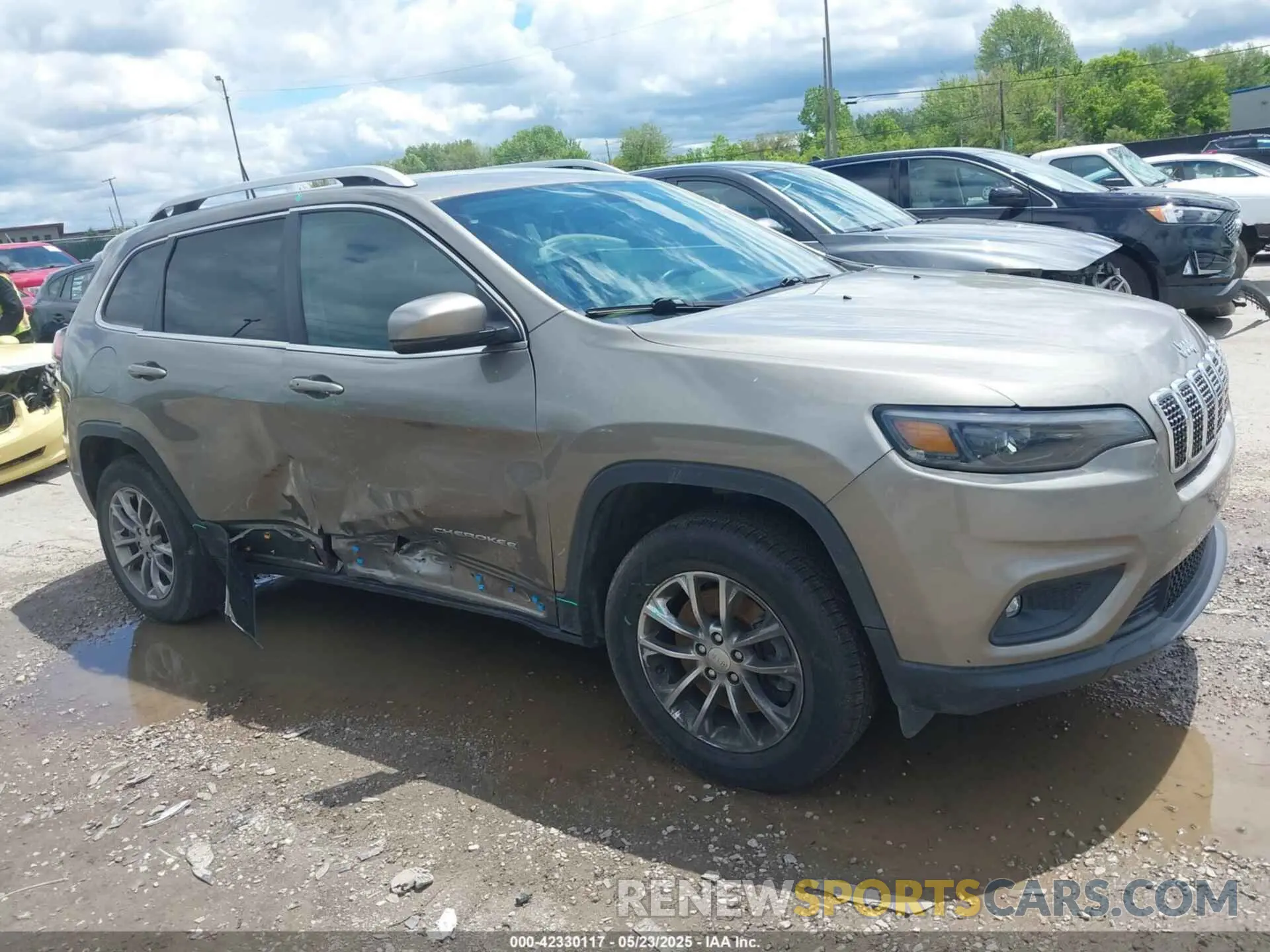 13 Photograph of a damaged car 1C4PJMLB1LD569548 JEEP CHEROKEE 2020