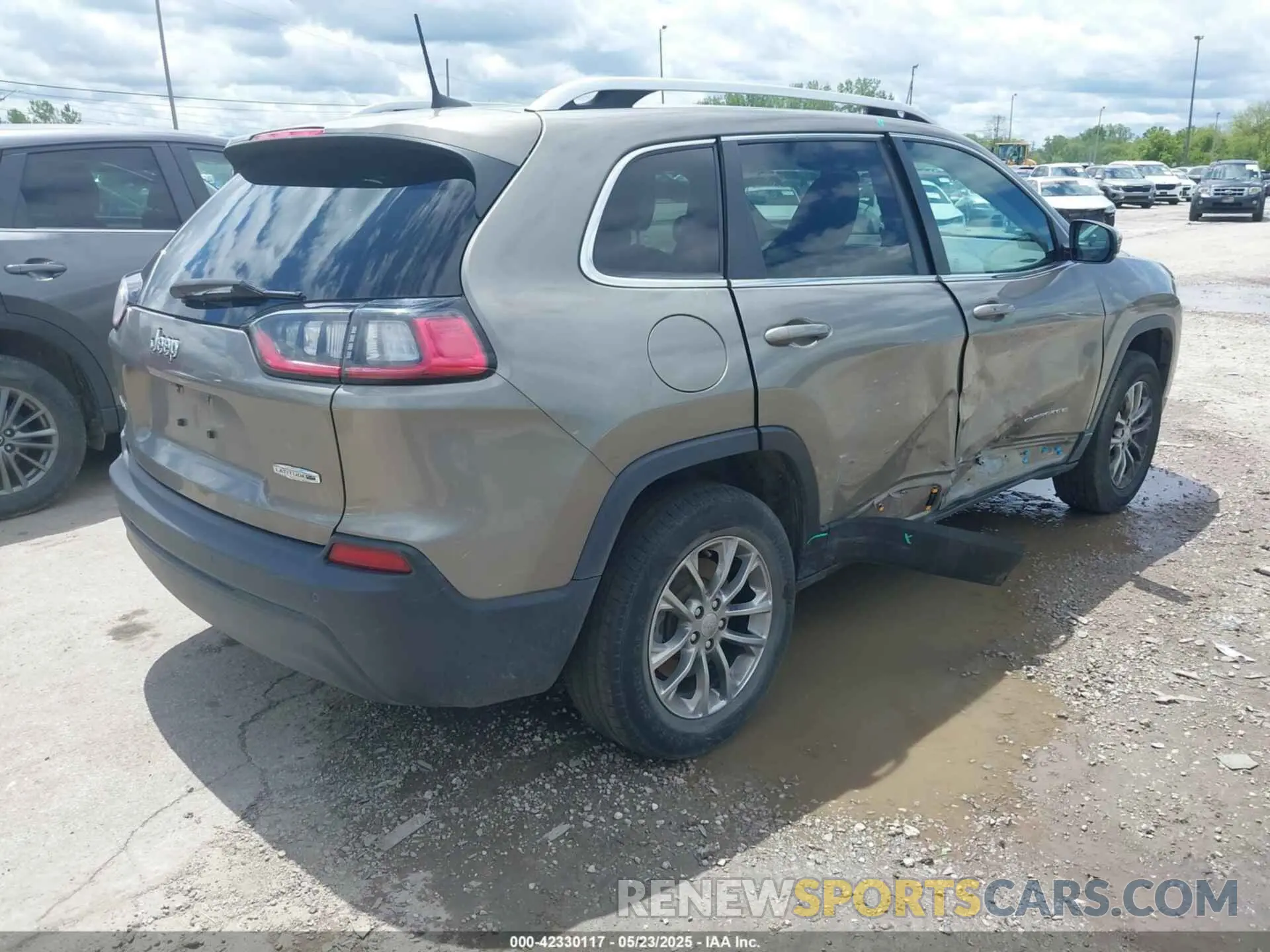 4 Photograph of a damaged car 1C4PJMLB1LD569548 JEEP CHEROKEE 2020