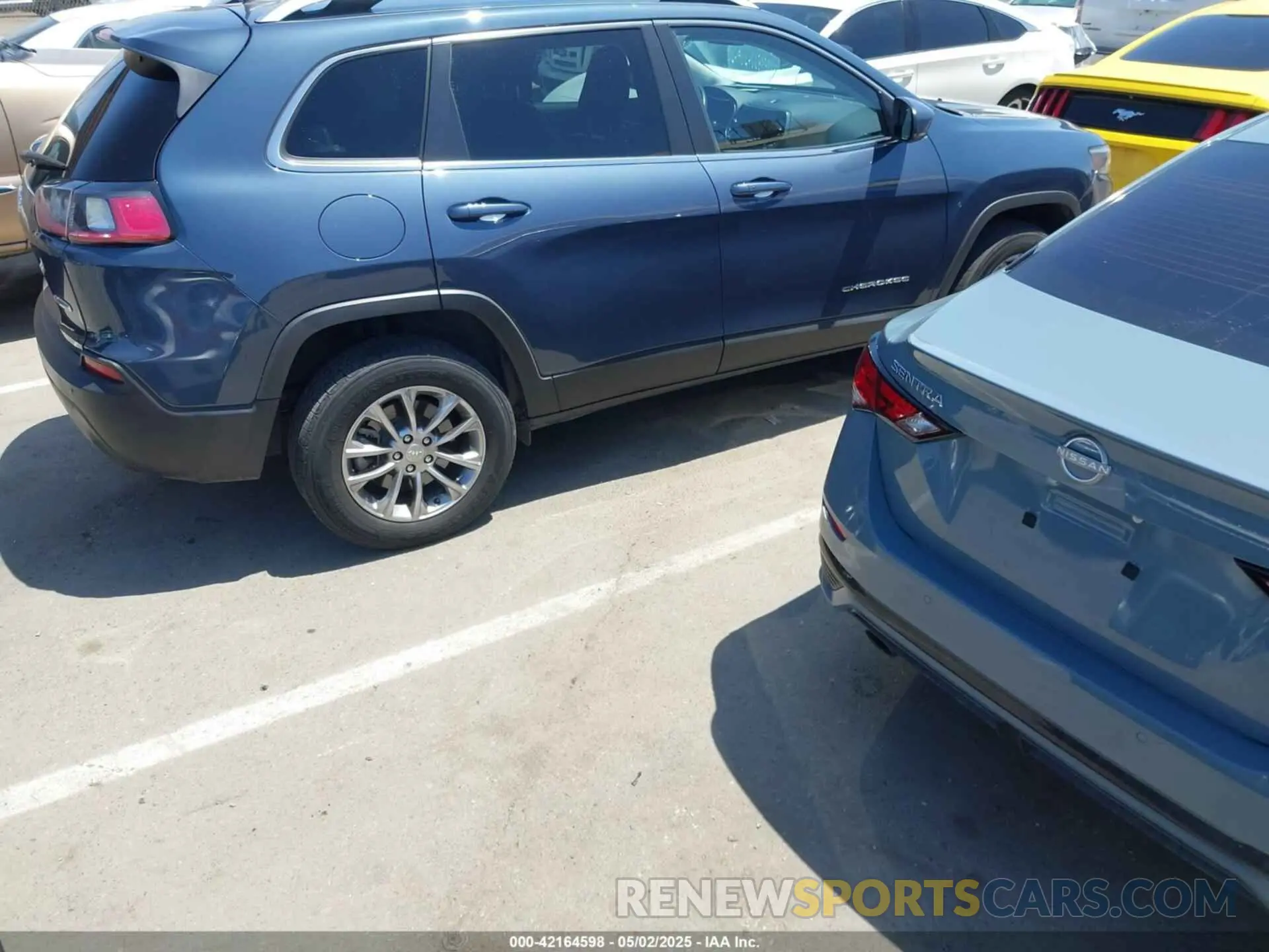 13 Photograph of a damaged car 1C4PJMLB2LD616974 JEEP CHEROKEE 2020