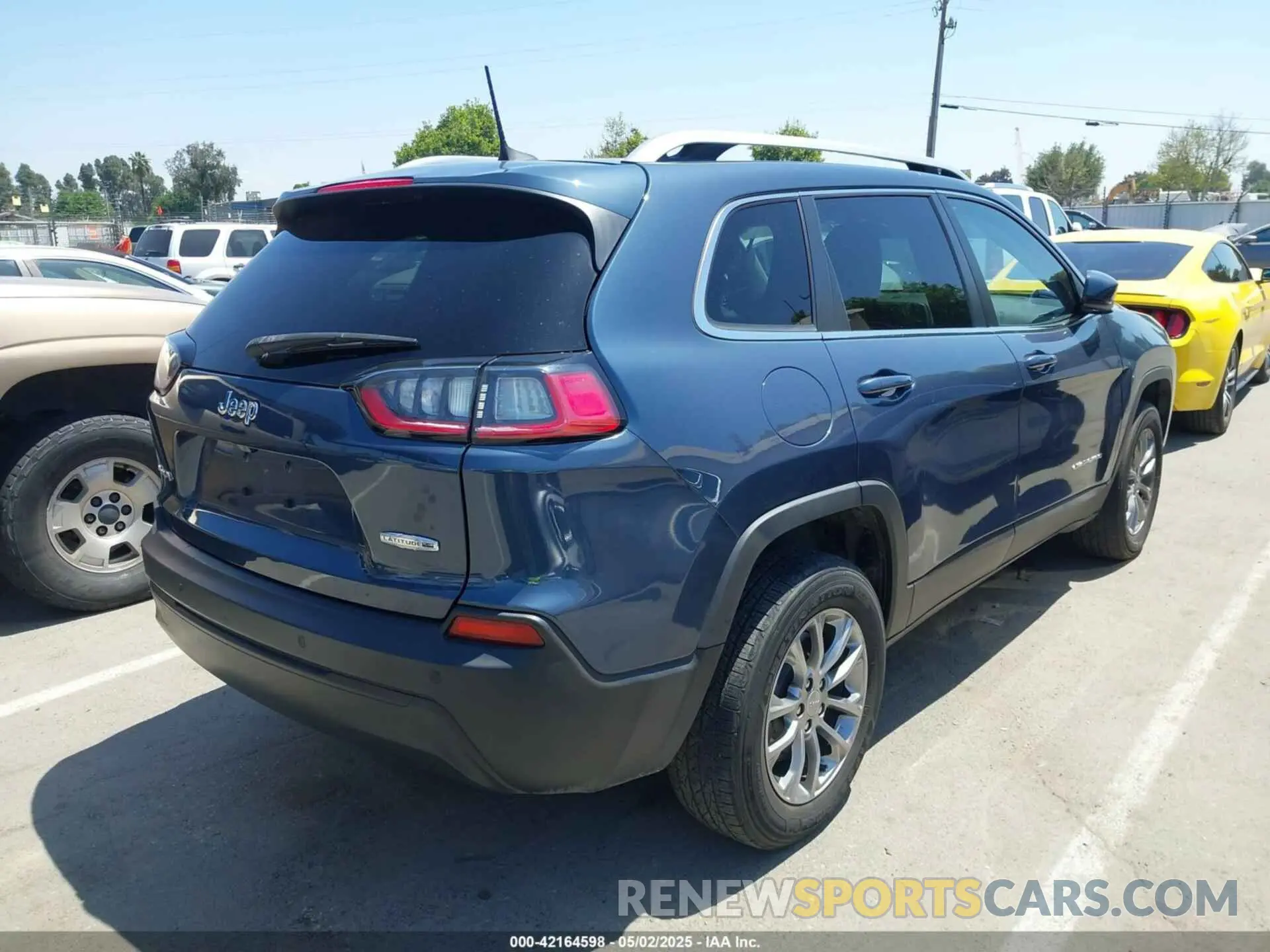 4 Photograph of a damaged car 1C4PJMLB2LD616974 JEEP CHEROKEE 2020