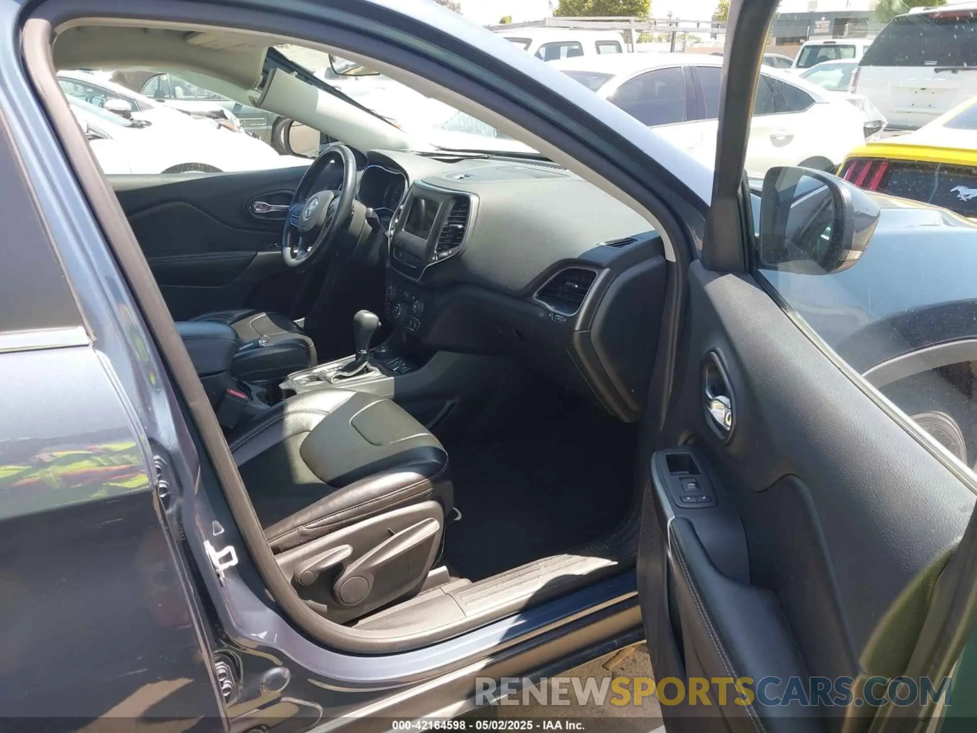 5 Photograph of a damaged car 1C4PJMLB2LD616974 JEEP CHEROKEE 2020