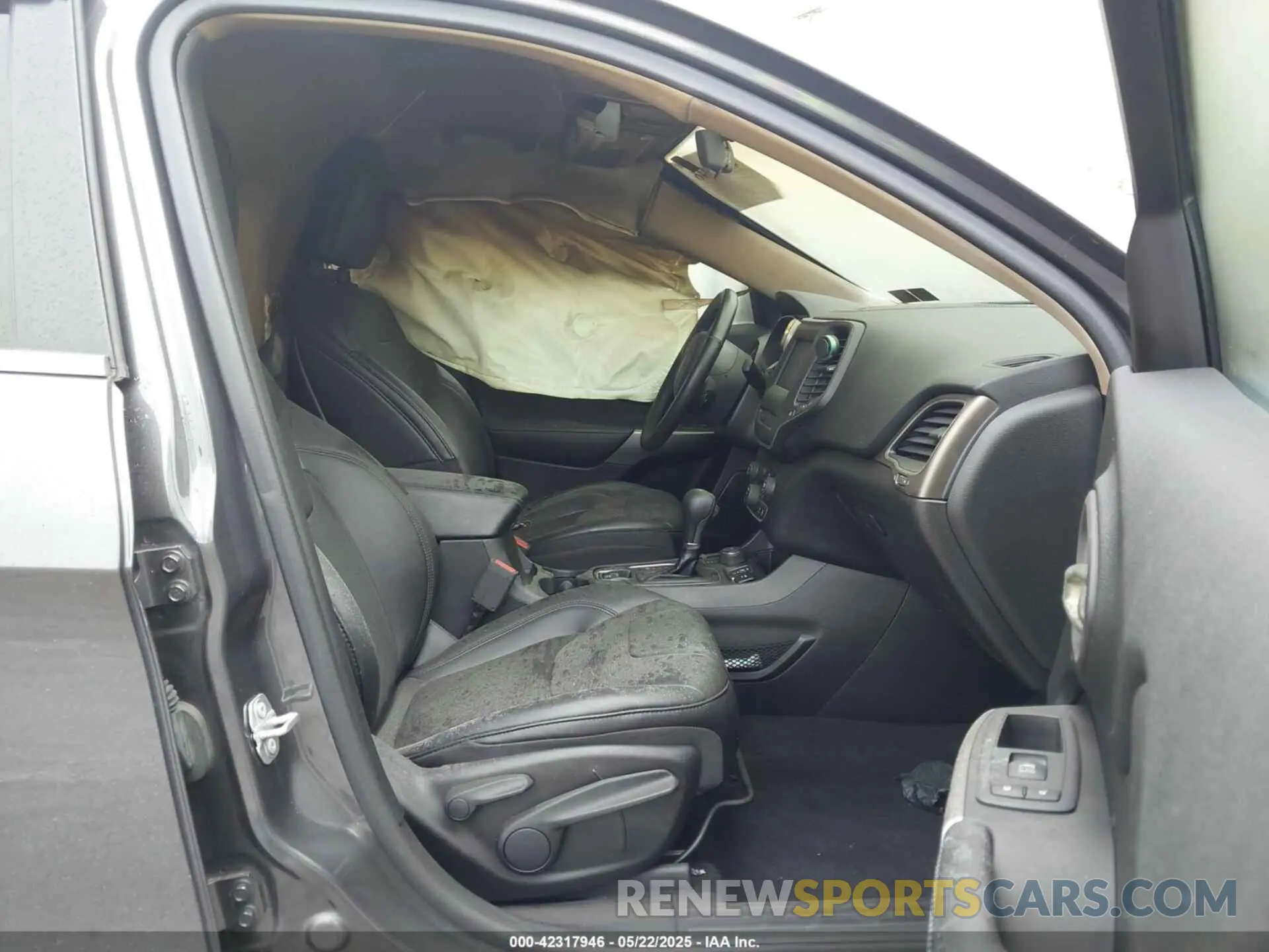 5 Photograph of a damaged car 1C4PJMLB3LD500408 JEEP CHEROKEE 2020