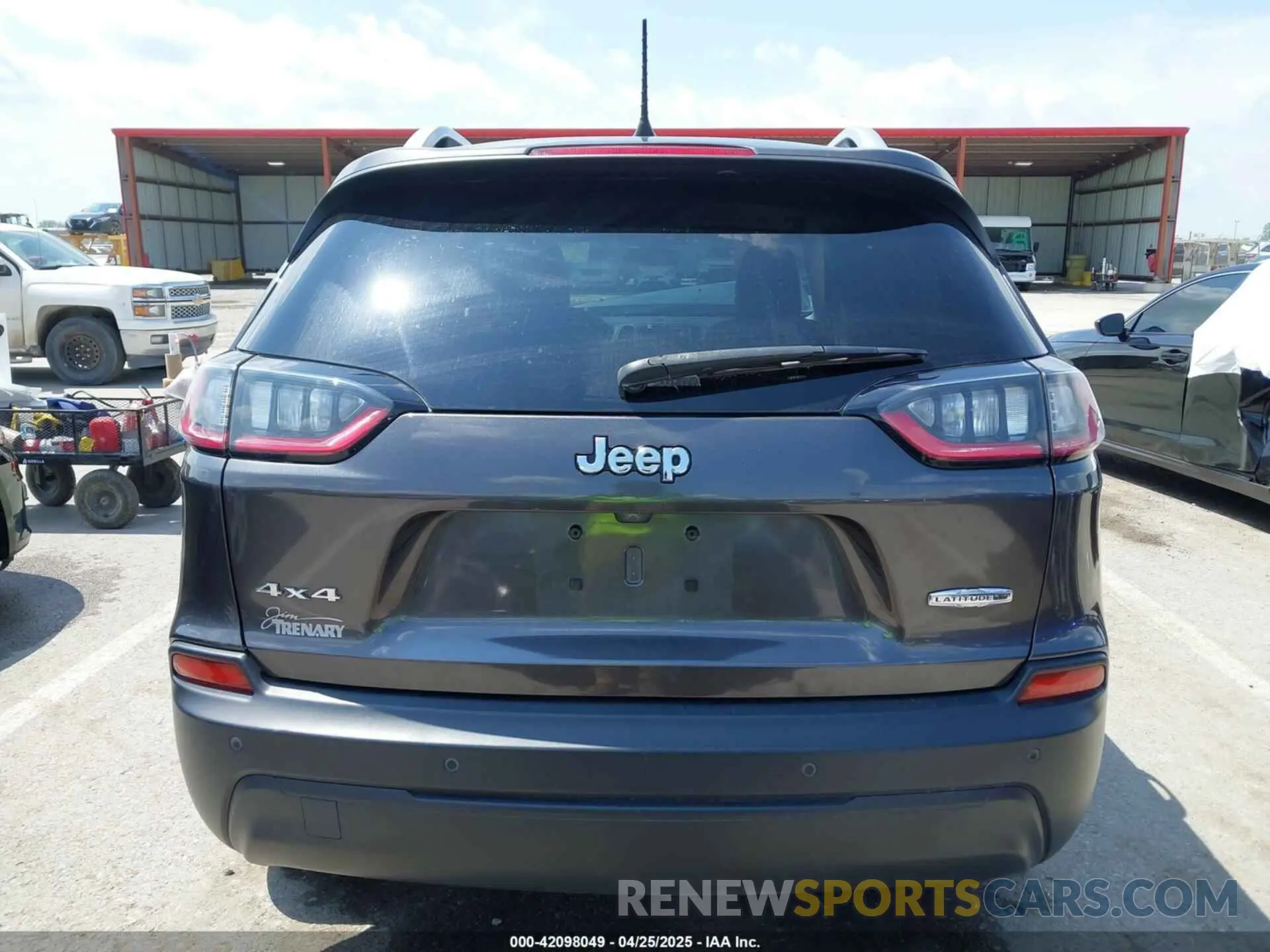 17 Photograph of a damaged car 1C4PJMLB5LD554776 JEEP CHEROKEE 2020