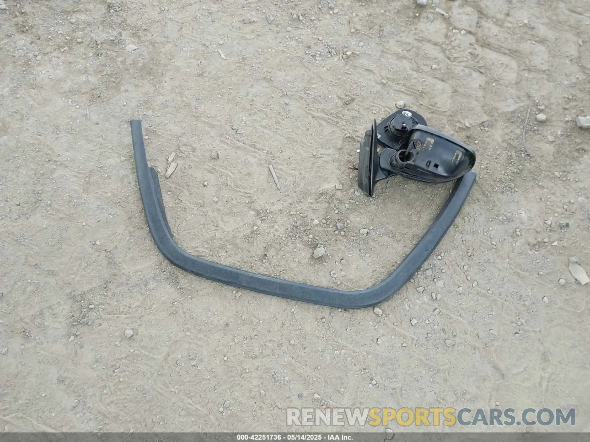 12 Photograph of a damaged car 1C4PJMLB5LD580441 JEEP CHEROKEE 2020
