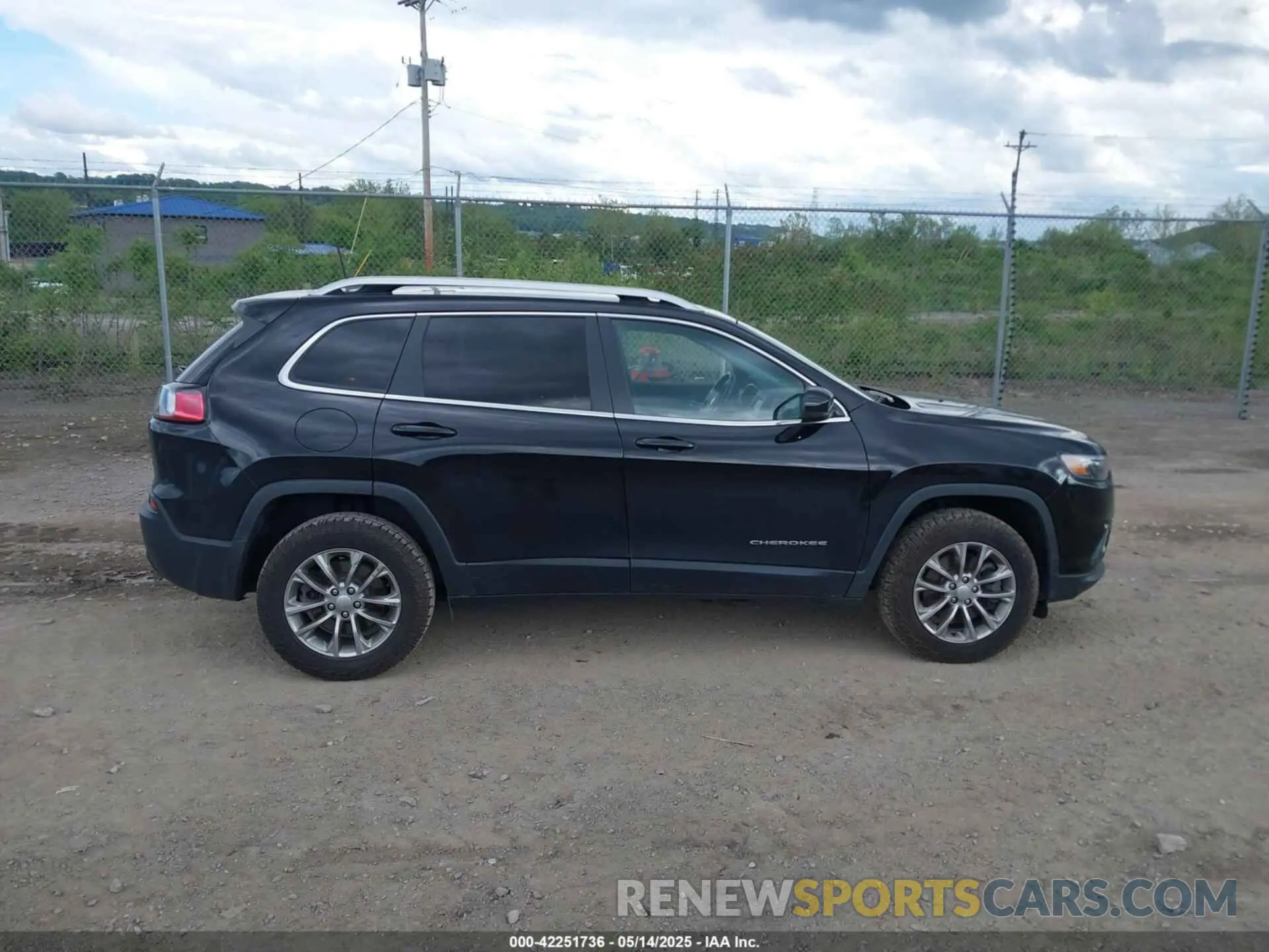 14 Photograph of a damaged car 1C4PJMLB5LD580441 JEEP CHEROKEE 2020