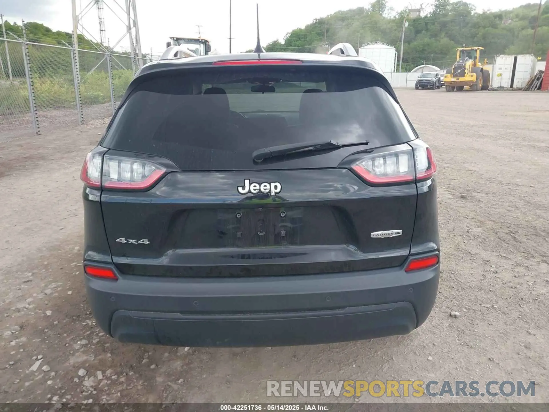 17 Photograph of a damaged car 1C4PJMLB5LD580441 JEEP CHEROKEE 2020