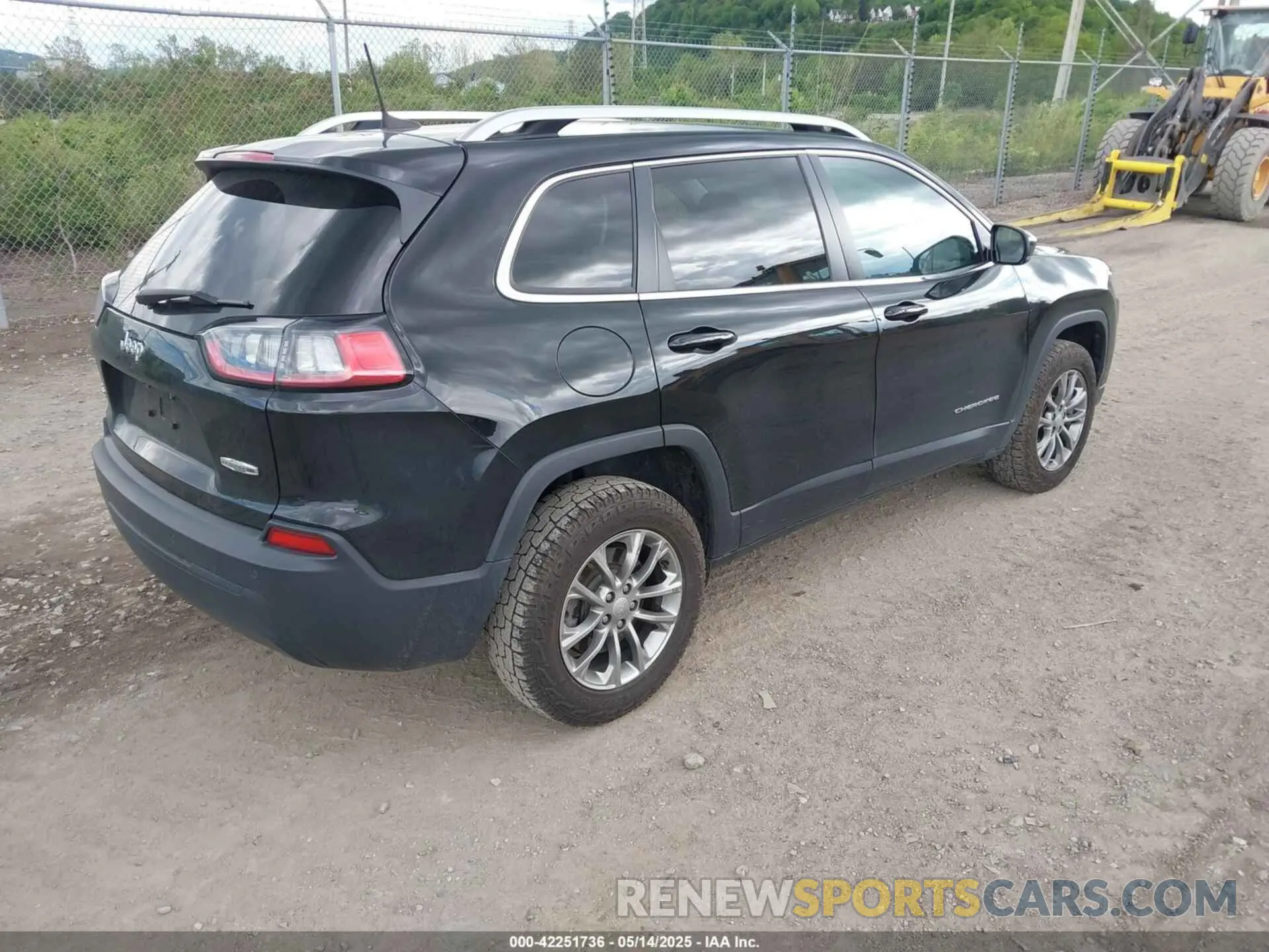 4 Photograph of a damaged car 1C4PJMLB5LD580441 JEEP CHEROKEE 2020