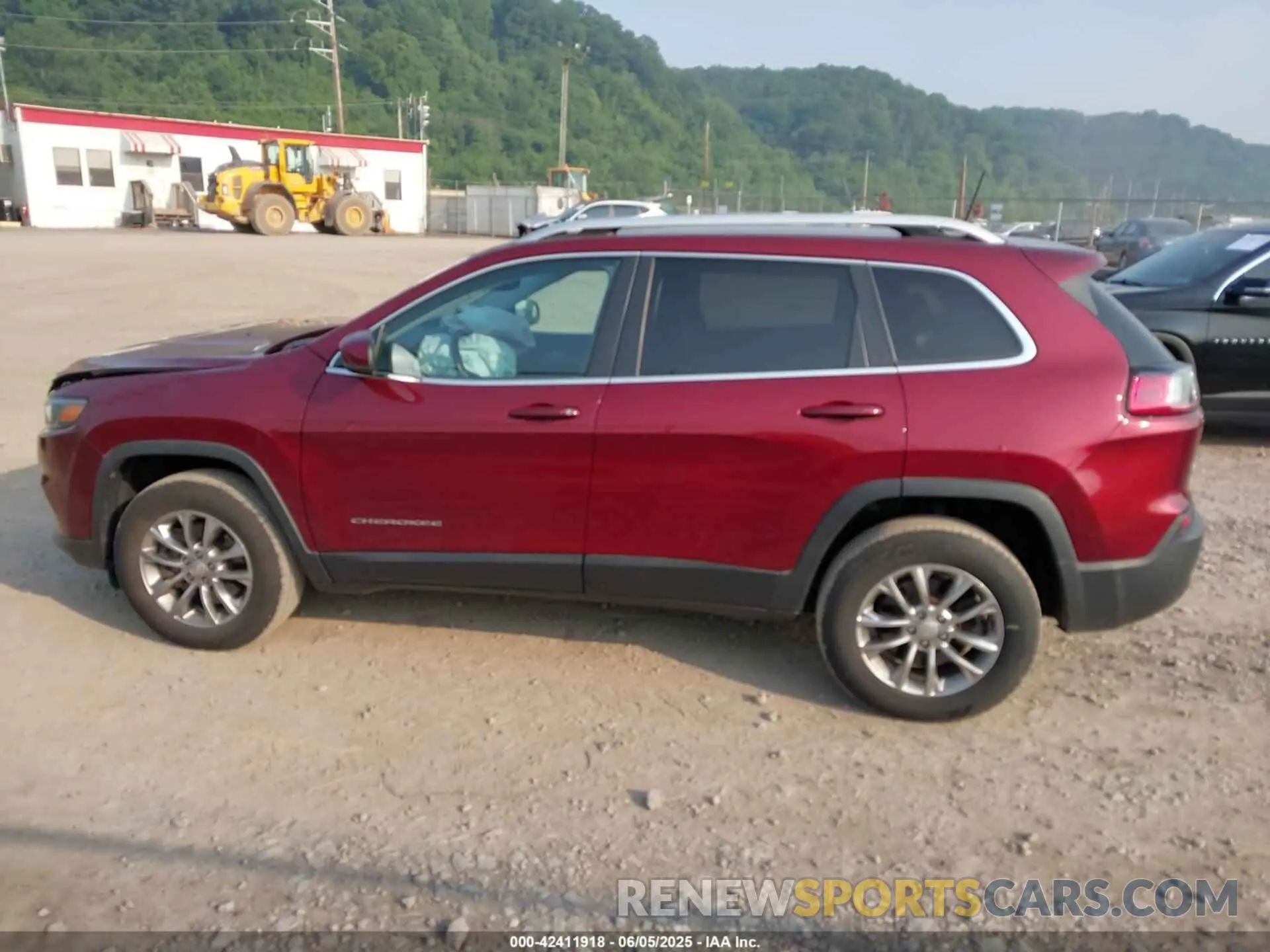 13 Photograph of a damaged car 1C4PJMLB6LD585258 JEEP CHEROKEE 2020