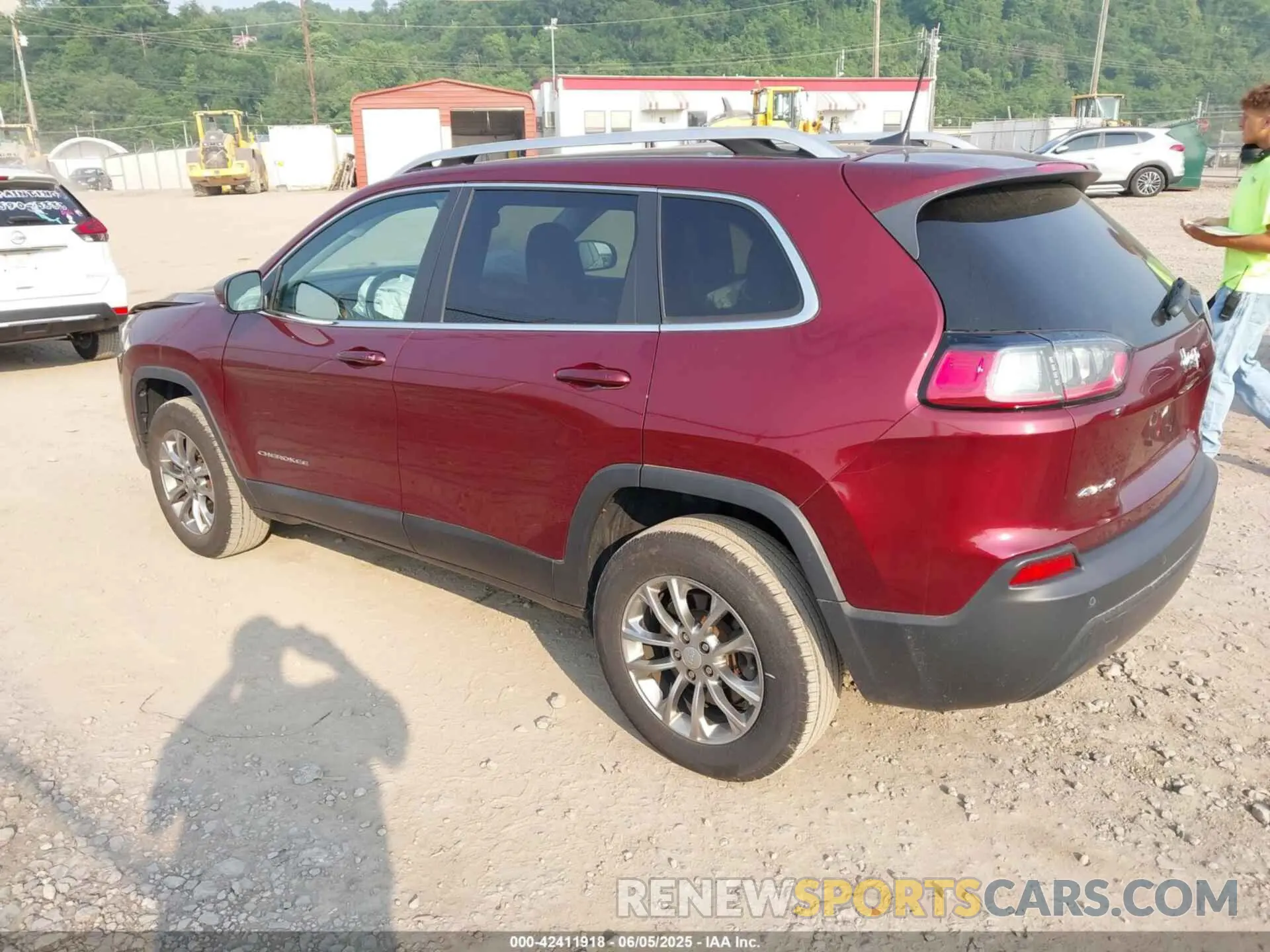 3 Photograph of a damaged car 1C4PJMLB6LD585258 JEEP CHEROKEE 2020