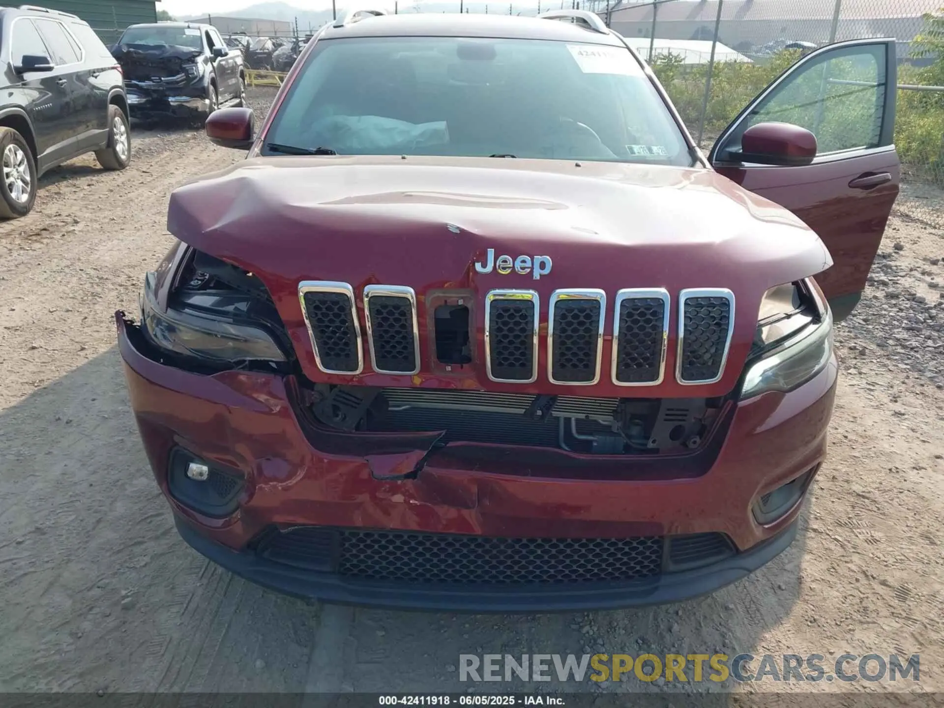 5 Photograph of a damaged car 1C4PJMLB6LD585258 JEEP CHEROKEE 2020