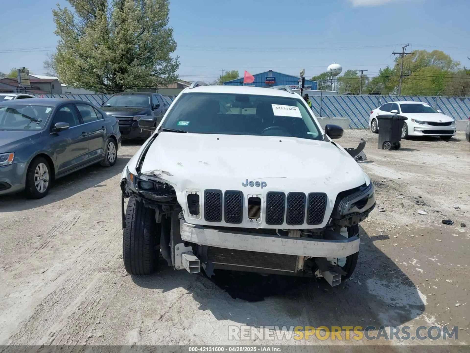 12 Photograph of a damaged car 1C4PJMLB9LD538306 JEEP CHEROKEE 2020