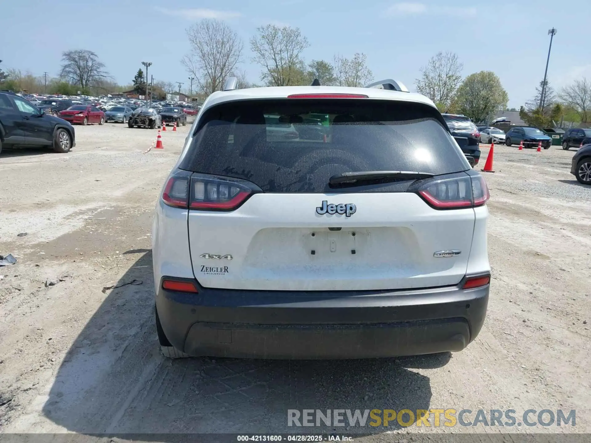 16 Photograph of a damaged car 1C4PJMLB9LD538306 JEEP CHEROKEE 2020