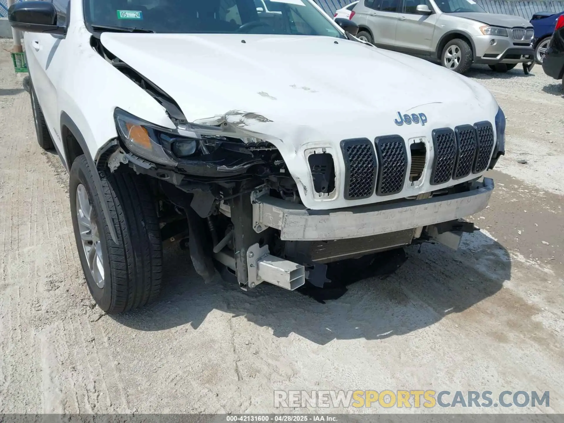 6 Photograph of a damaged car 1C4PJMLB9LD538306 JEEP CHEROKEE 2020