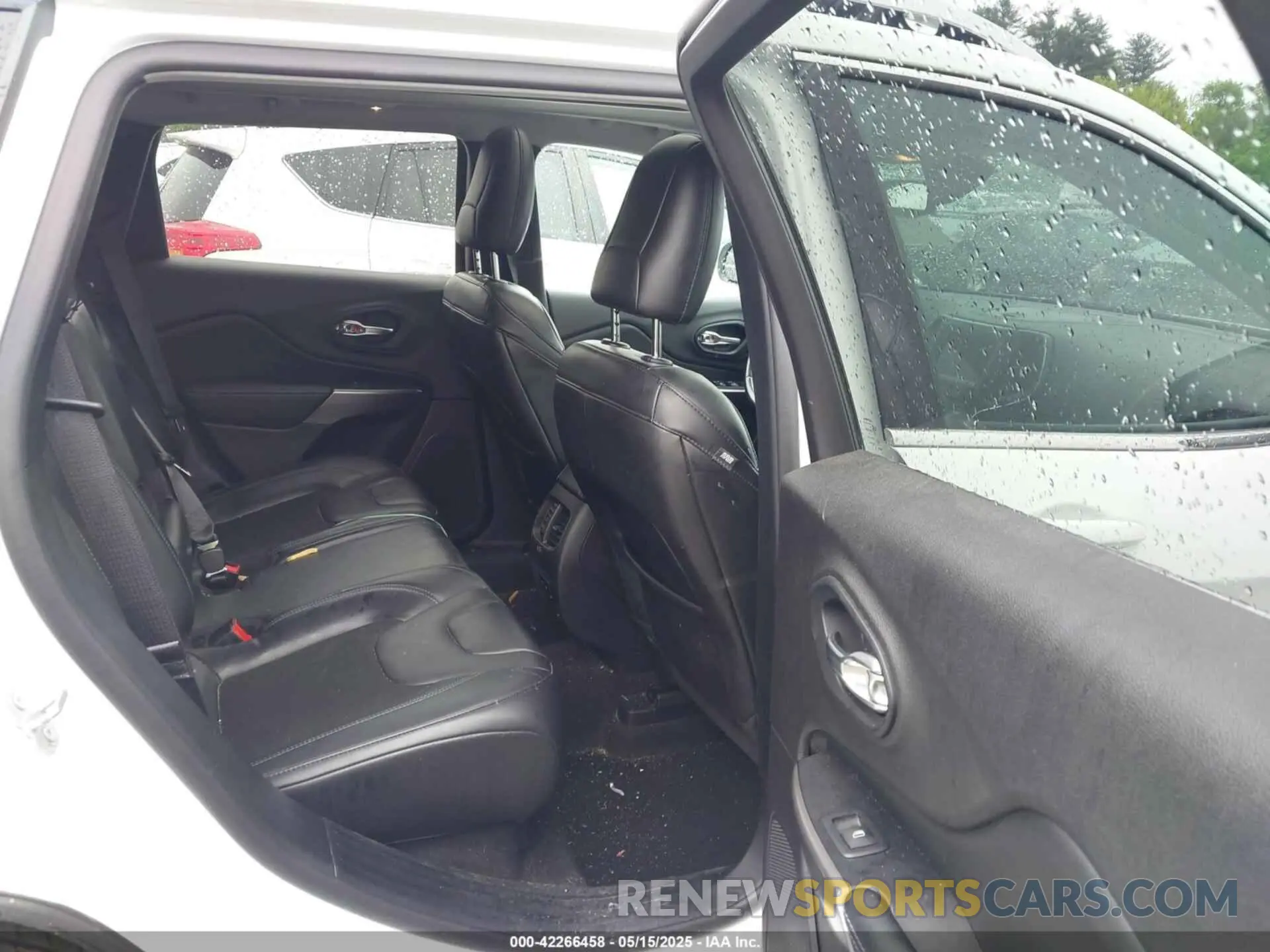 8 Photograph of a damaged car 1C4PJMLBXLD538959 JEEP CHEROKEE 2020