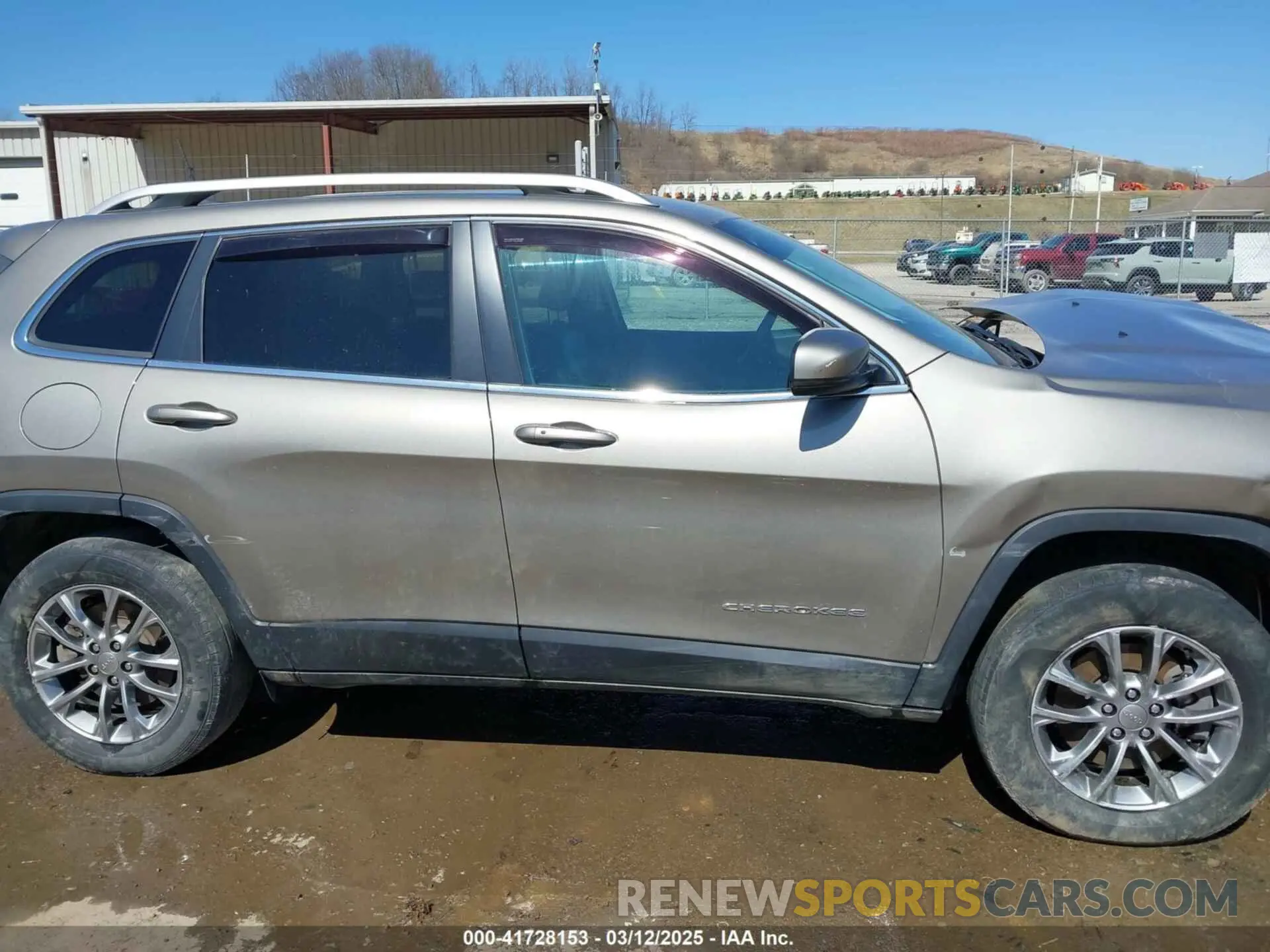 13 Photograph of a damaged car 1C4PJMLBXLD551002 JEEP CHEROKEE 2020