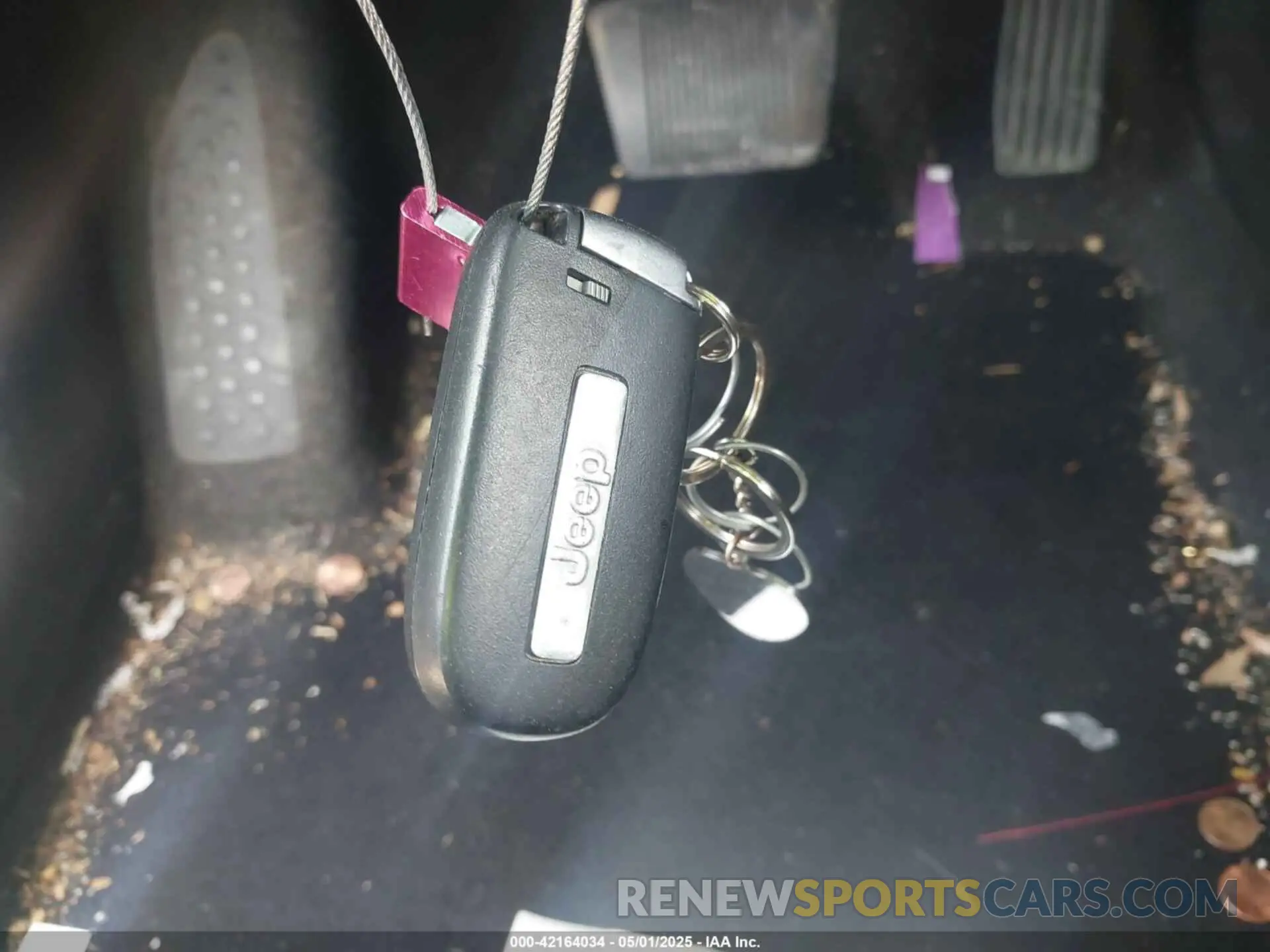 11 Photograph of a damaged car 1C4PJMLBXLD568074 JEEP CHEROKEE 2020