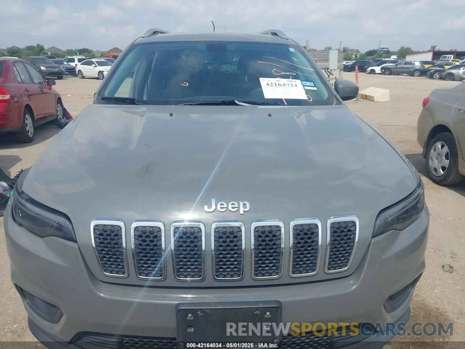13 Photograph of a damaged car 1C4PJMLBXLD568074 JEEP CHEROKEE 2020