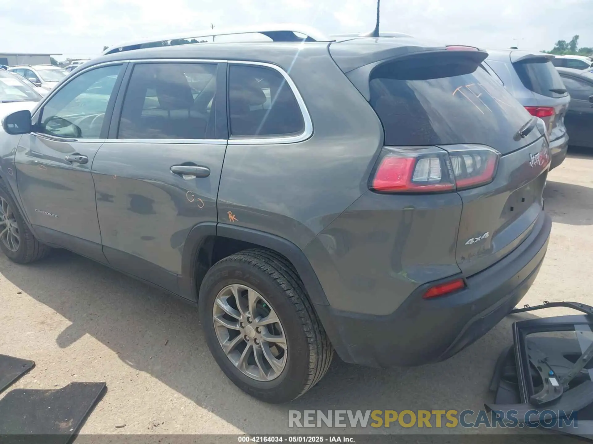 3 Photograph of a damaged car 1C4PJMLBXLD568074 JEEP CHEROKEE 2020