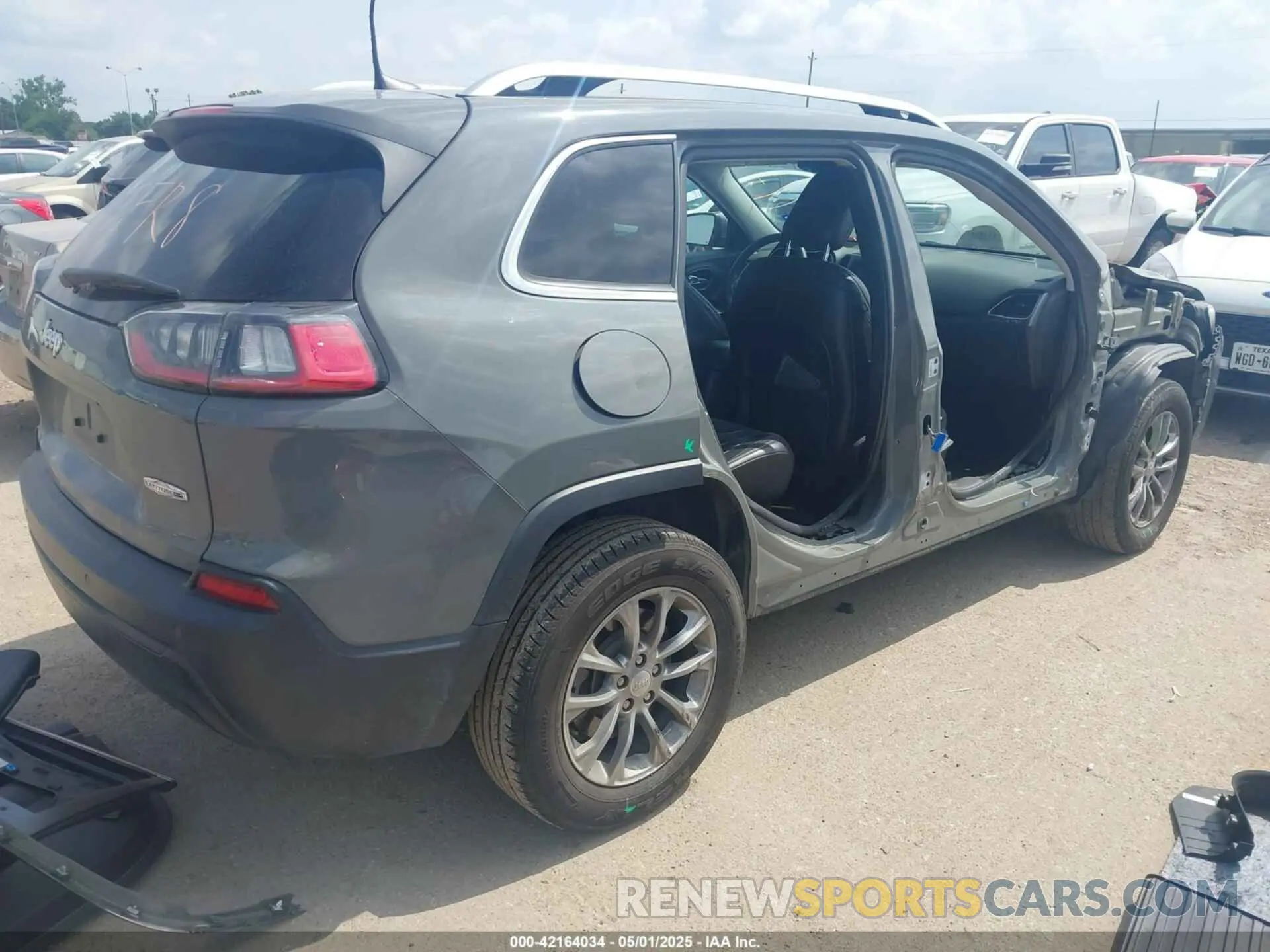 4 Photograph of a damaged car 1C4PJMLBXLD568074 JEEP CHEROKEE 2020