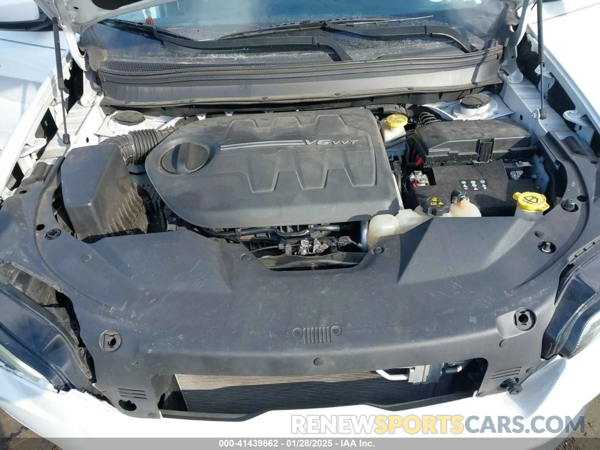 10 Photograph of a damaged car 1C4PJMLX0LD621828 JEEP CHEROKEE 2020