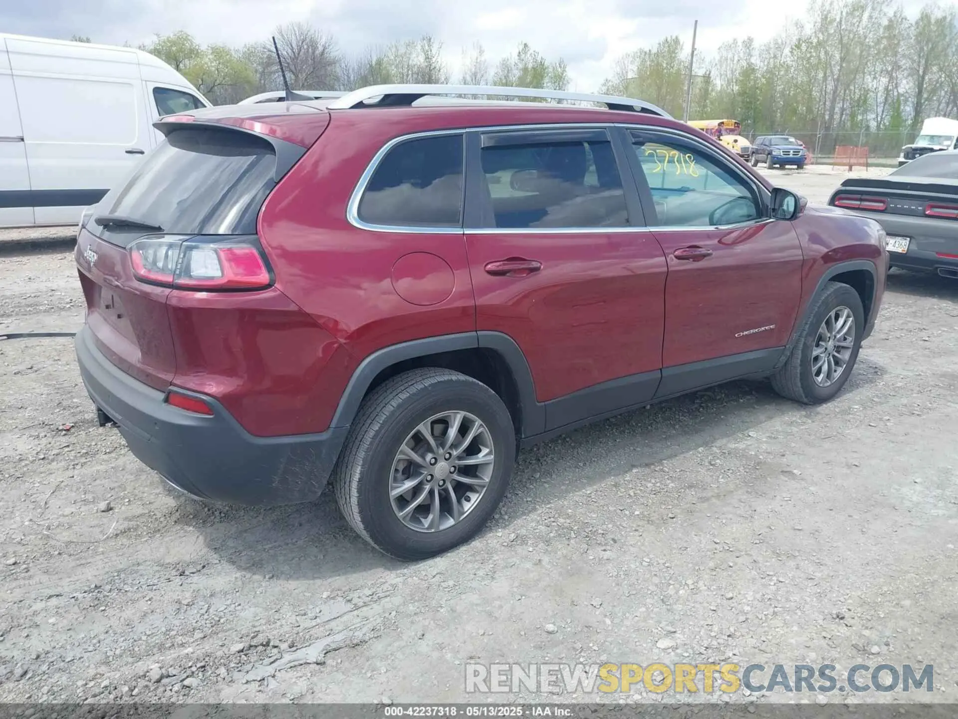 4 Photograph of a damaged car 1C4PJMLX0LD630948 JEEP CHEROKEE 2020