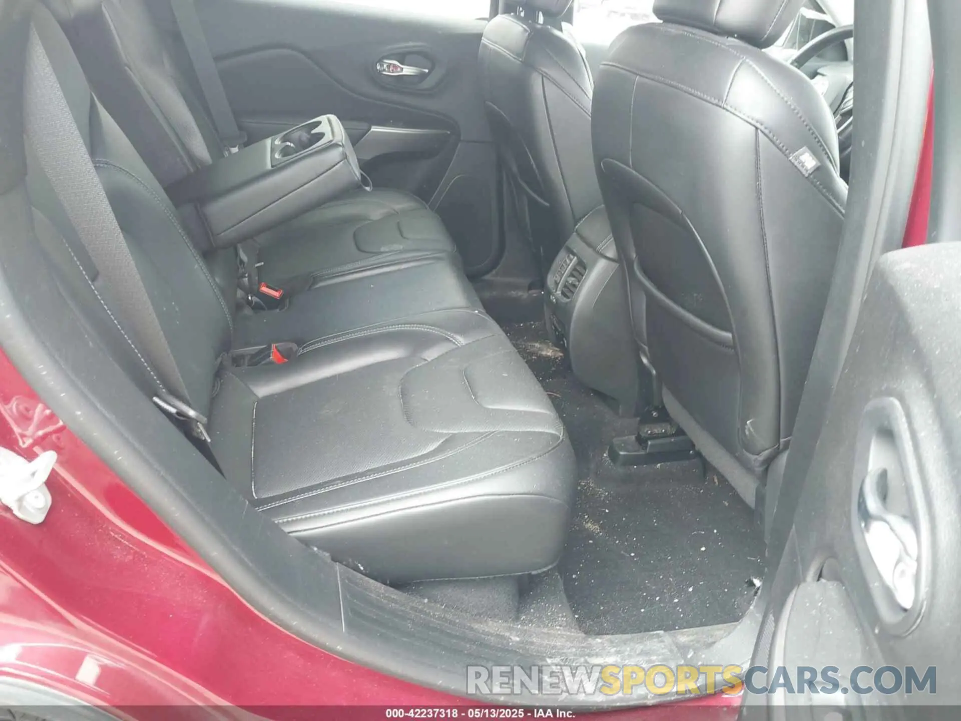 8 Photograph of a damaged car 1C4PJMLX0LD630948 JEEP CHEROKEE 2020