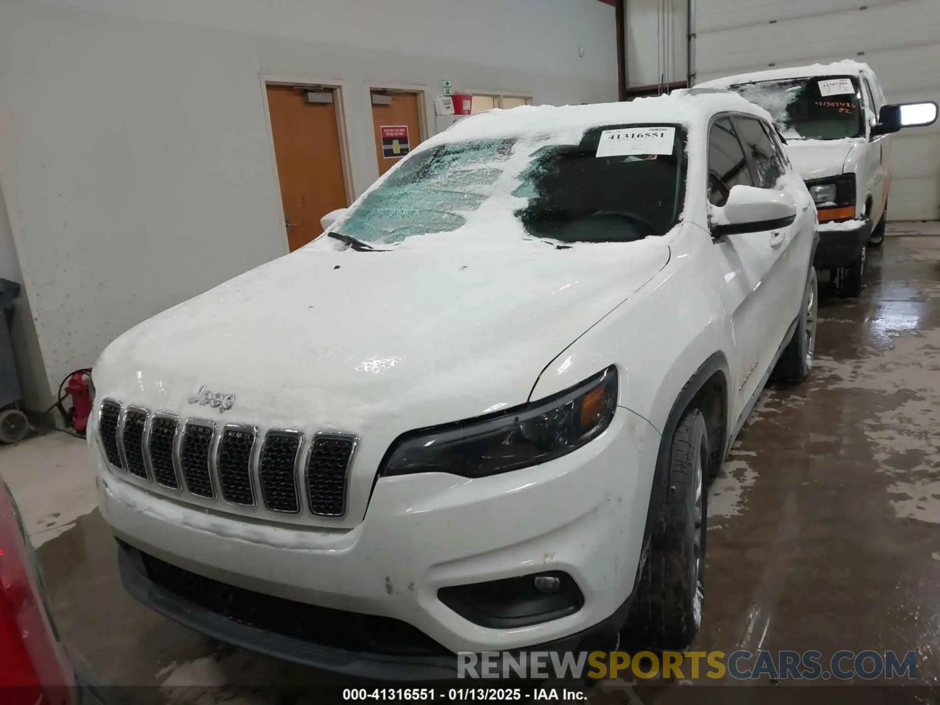 12 Photograph of a damaged car 1C4PJMLX1LD631137 JEEP CHEROKEE 2020
