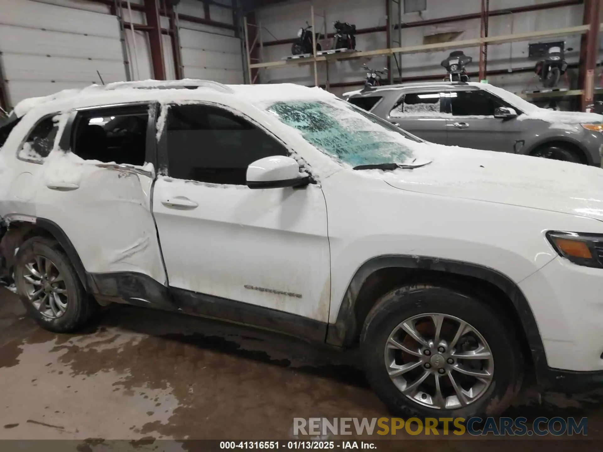 13 Photograph of a damaged car 1C4PJMLX1LD631137 JEEP CHEROKEE 2020