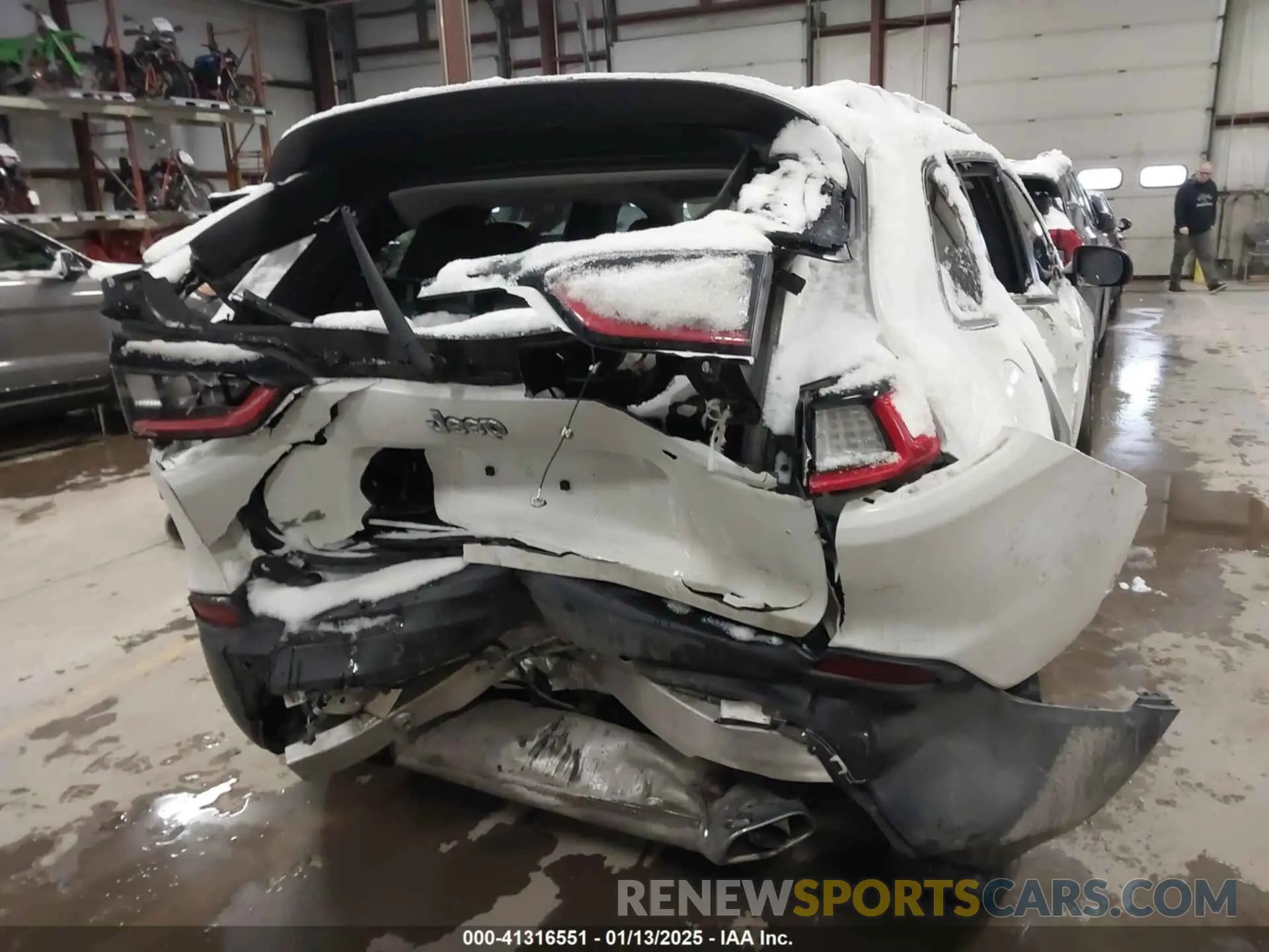 6 Photograph of a damaged car 1C4PJMLX1LD631137 JEEP CHEROKEE 2020