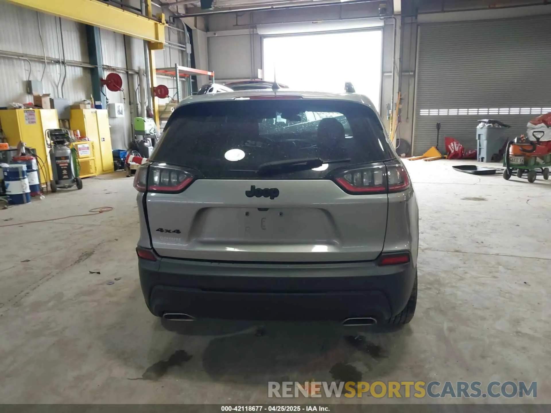 16 Photograph of a damaged car 1C4PJMLX6LD501886 JEEP CHEROKEE 2020