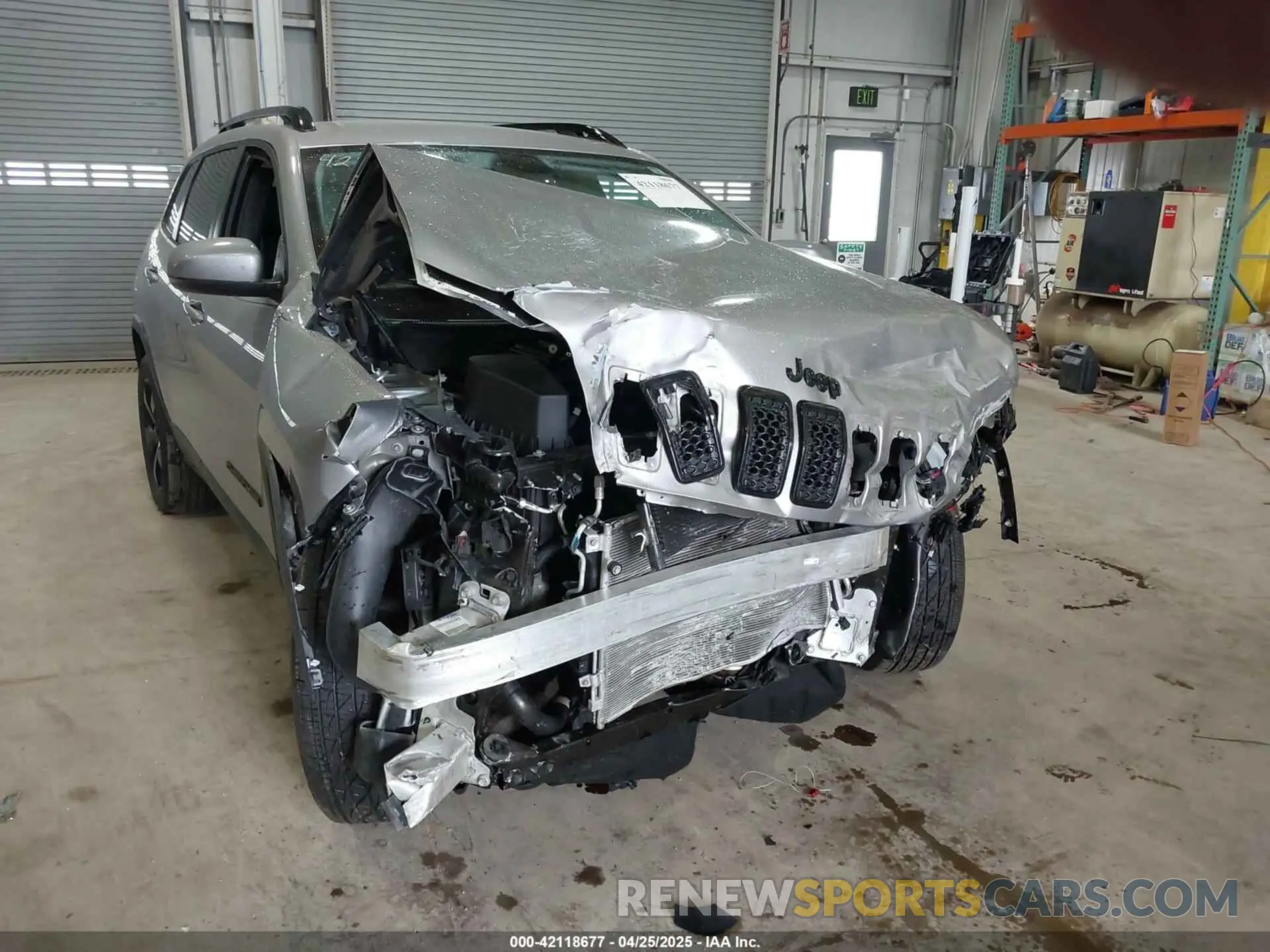 6 Photograph of a damaged car 1C4PJMLX6LD501886 JEEP CHEROKEE 2020