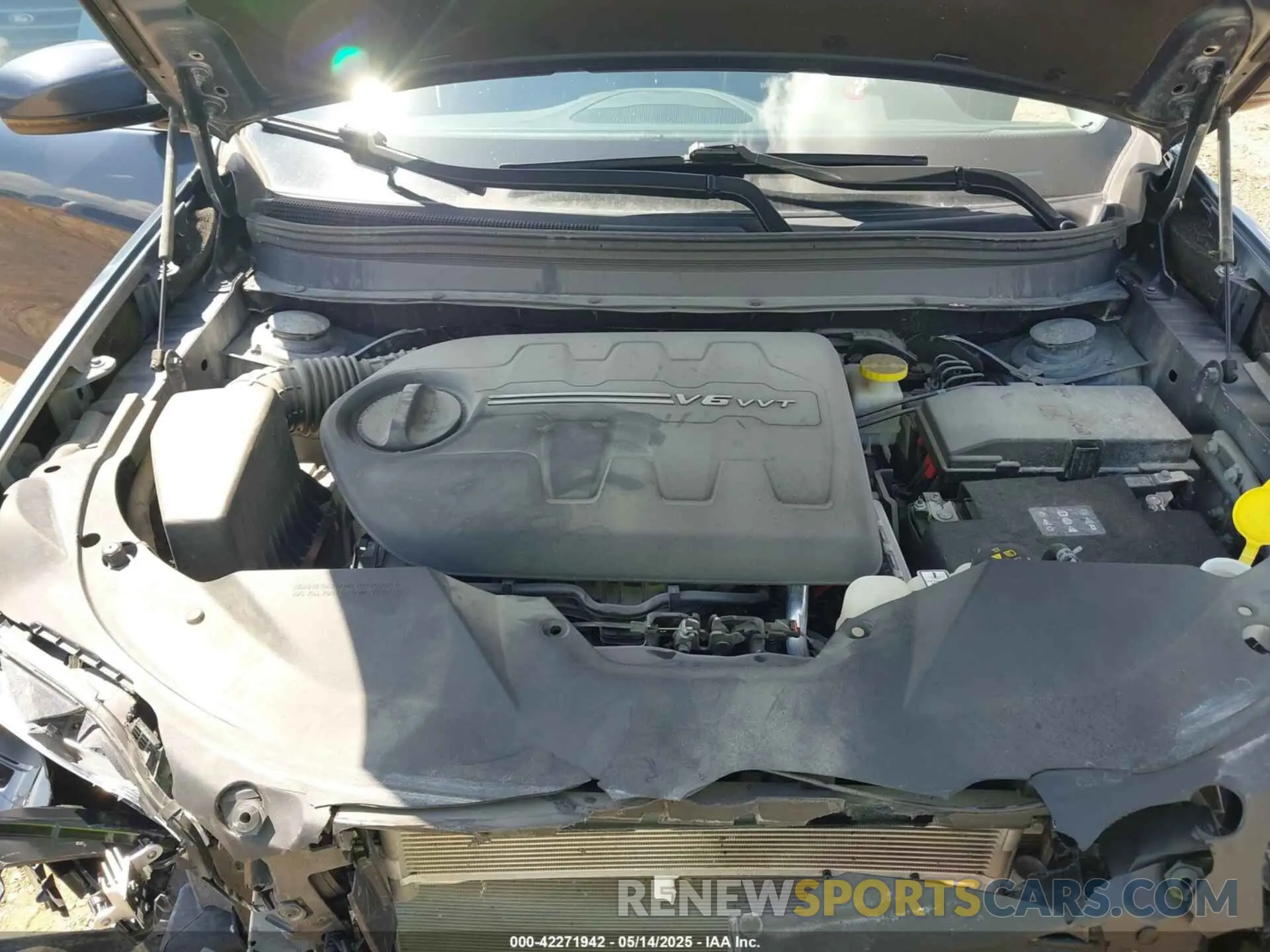 10 Photograph of a damaged car 1C4PJMLX7LD636746 JEEP CHEROKEE 2020