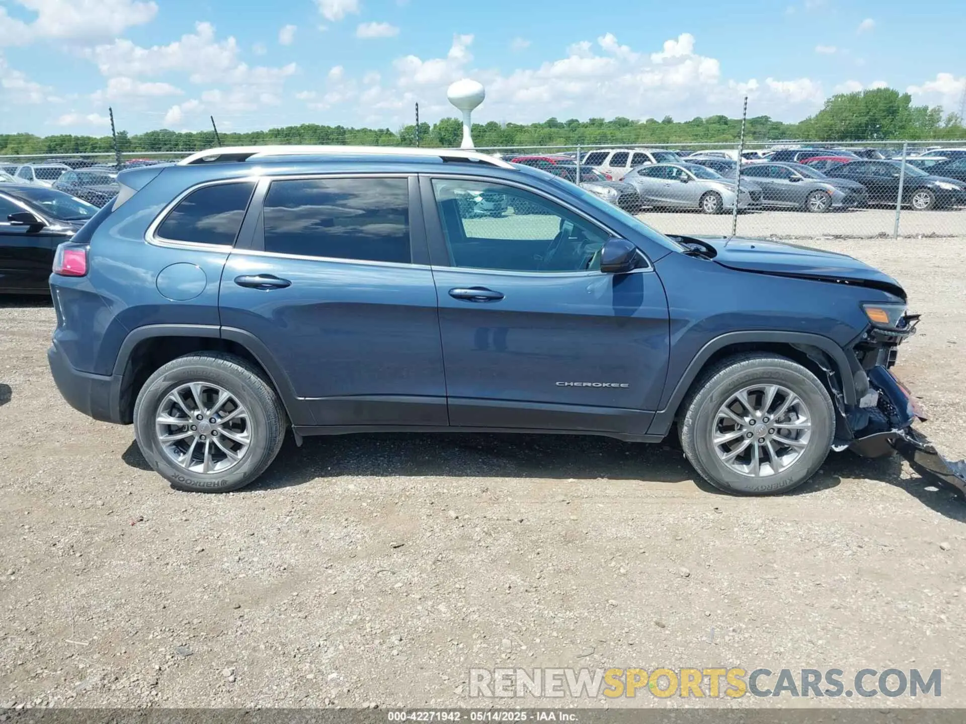 13 Photograph of a damaged car 1C4PJMLX7LD636746 JEEP CHEROKEE 2020