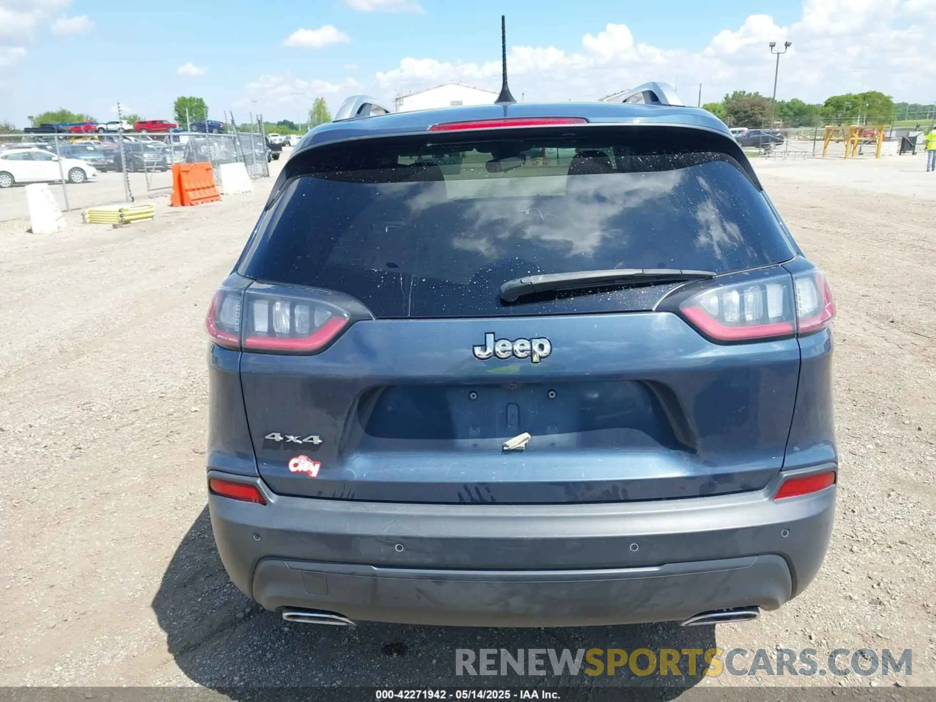 16 Photograph of a damaged car 1C4PJMLX7LD636746 JEEP CHEROKEE 2020