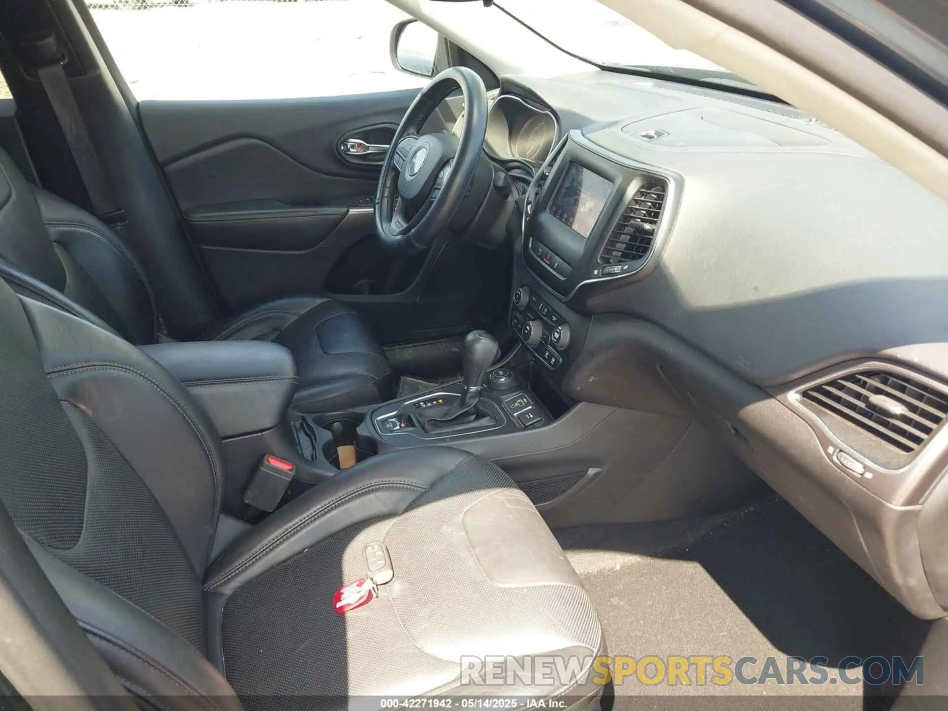 5 Photograph of a damaged car 1C4PJMLX7LD636746 JEEP CHEROKEE 2020