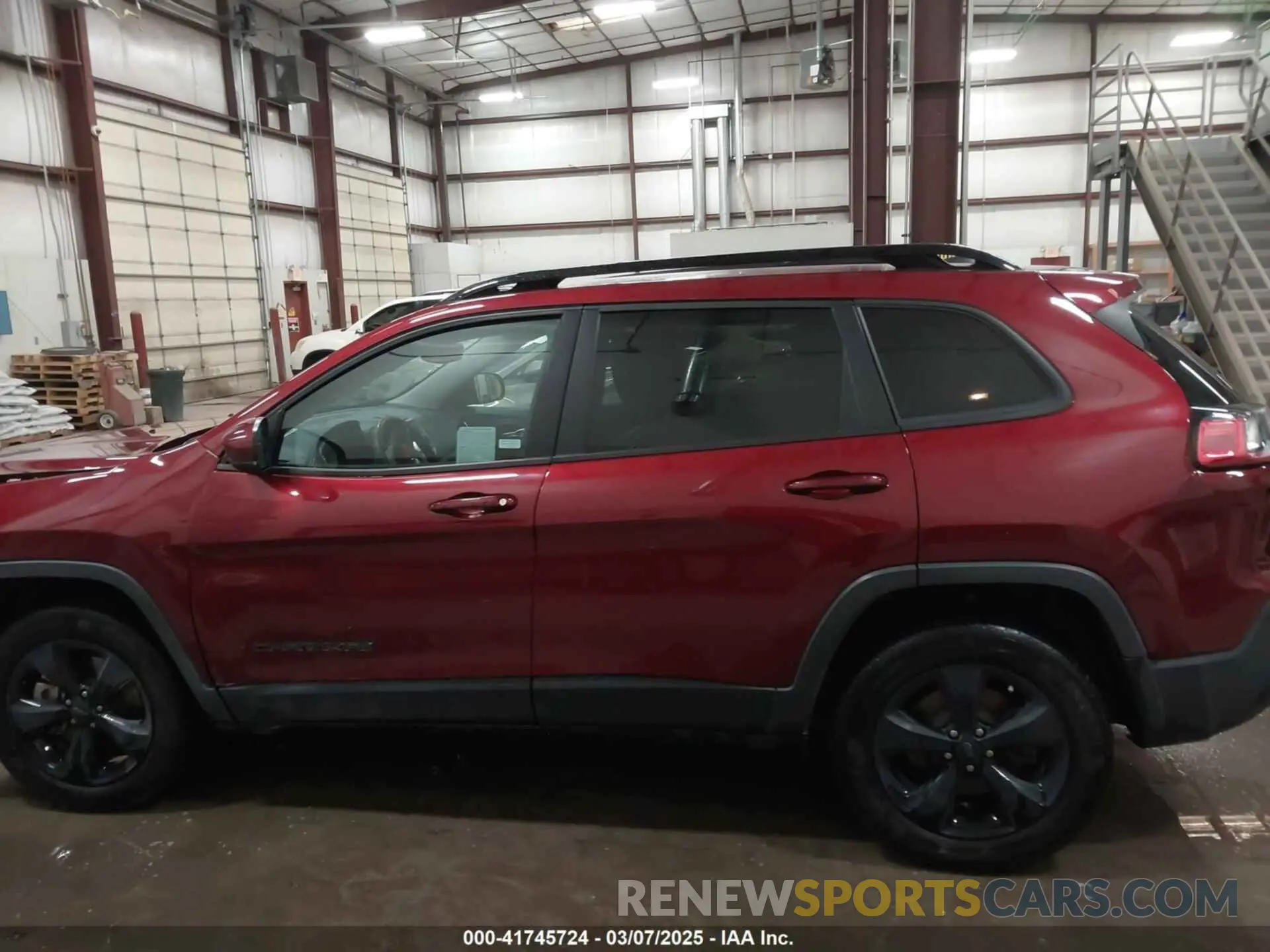 15 Photograph of a damaged car 1C4PJMLX8LD627926 JEEP CHEROKEE 2020