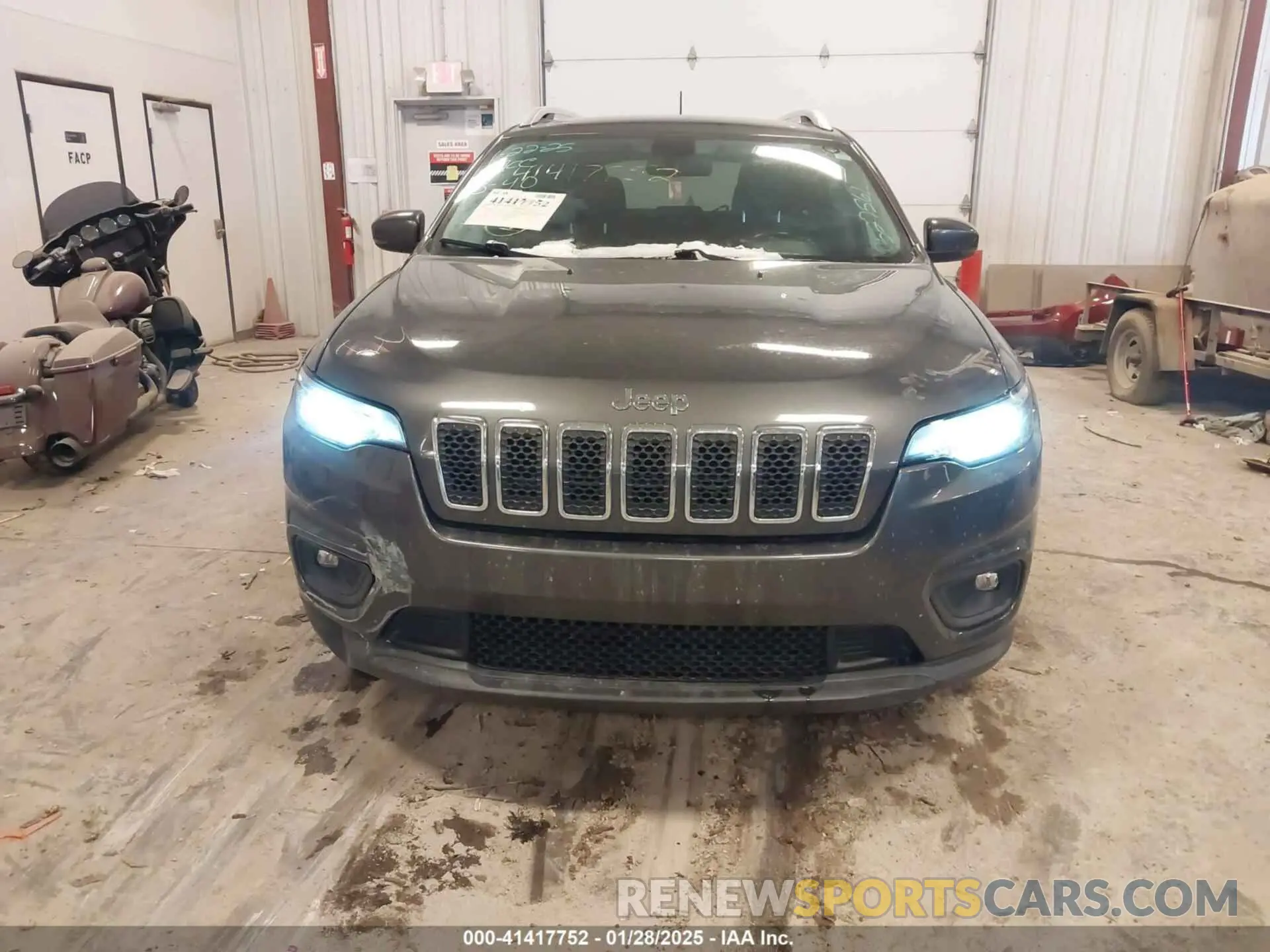 12 Photograph of a damaged car 1C4PJMLX9LD527561 JEEP CHEROKEE 2020