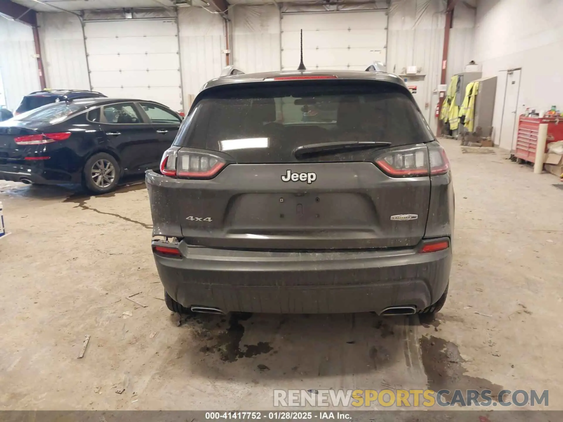 16 Photograph of a damaged car 1C4PJMLX9LD527561 JEEP CHEROKEE 2020
