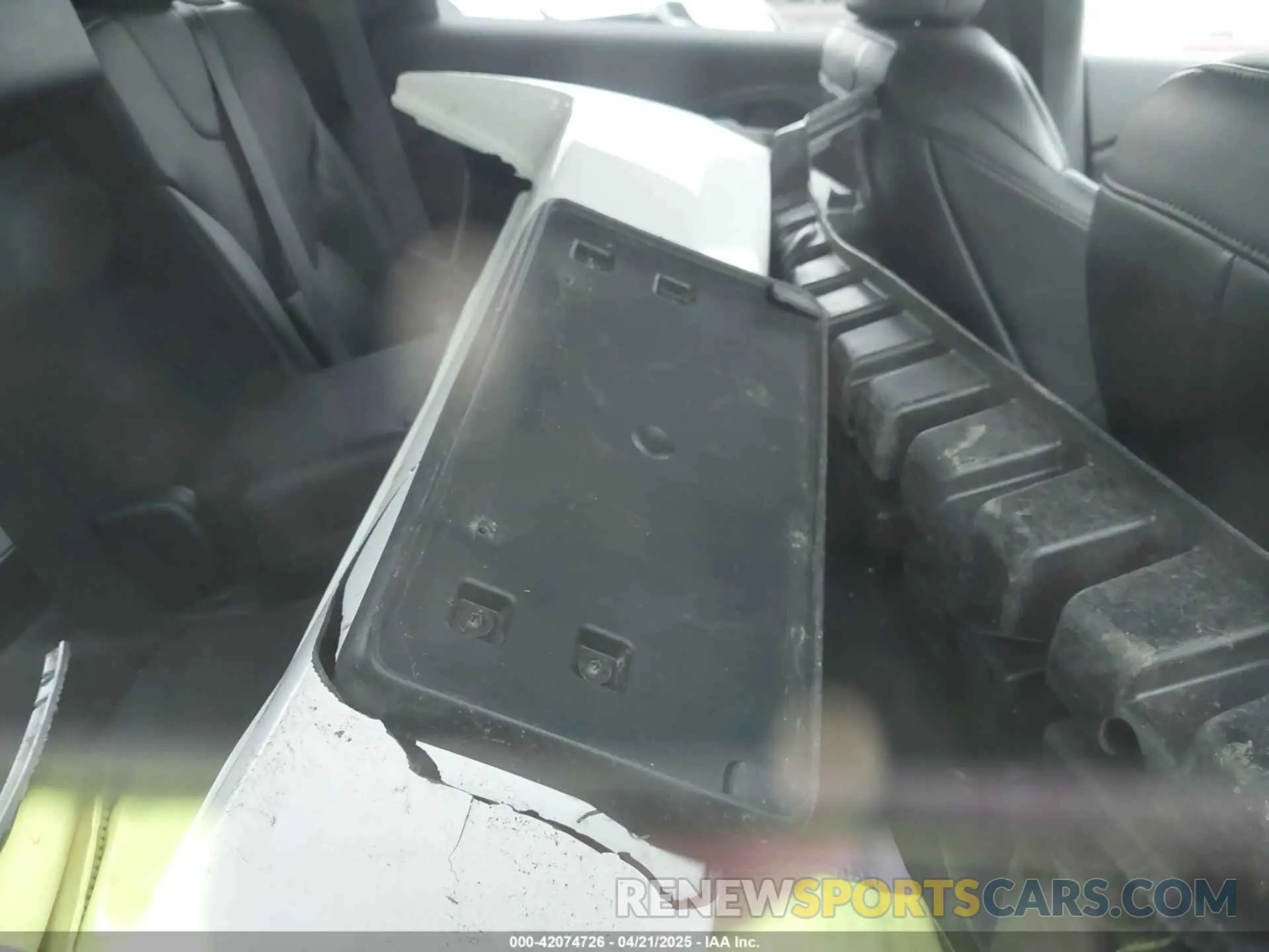 8 Photograph of a damaged car 1C4PJMLXXLD635994 JEEP CHEROKEE 2020