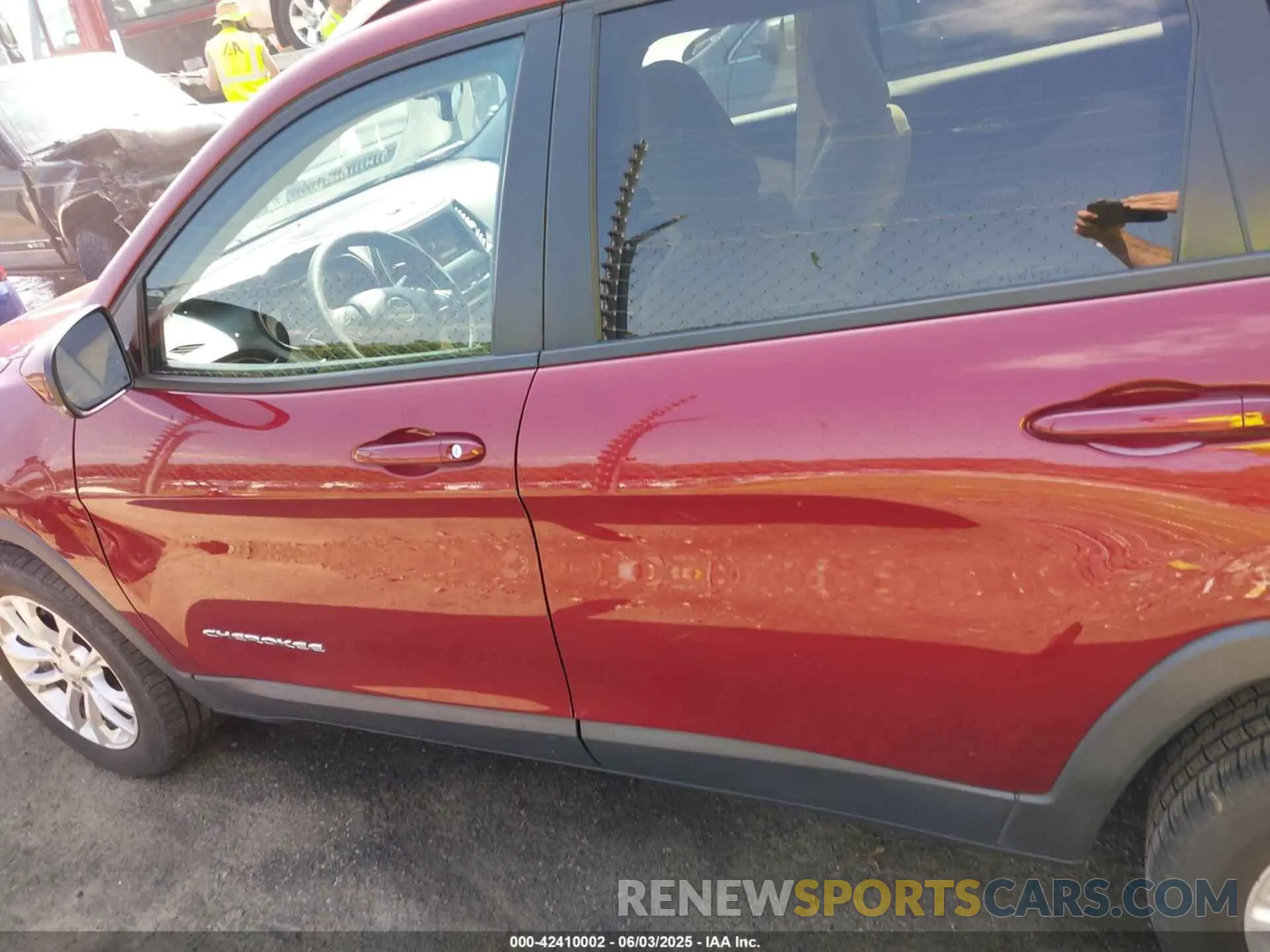 14 Photograph of a damaged car 1C4PJLCB0MD106845 JEEP CHEROKEE 2021