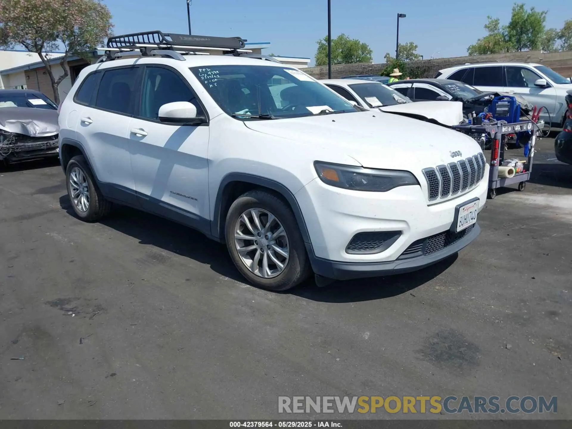 1 Photograph of a damaged car 1C4PJLCB0MD116324 JEEP CHEROKEE 2021