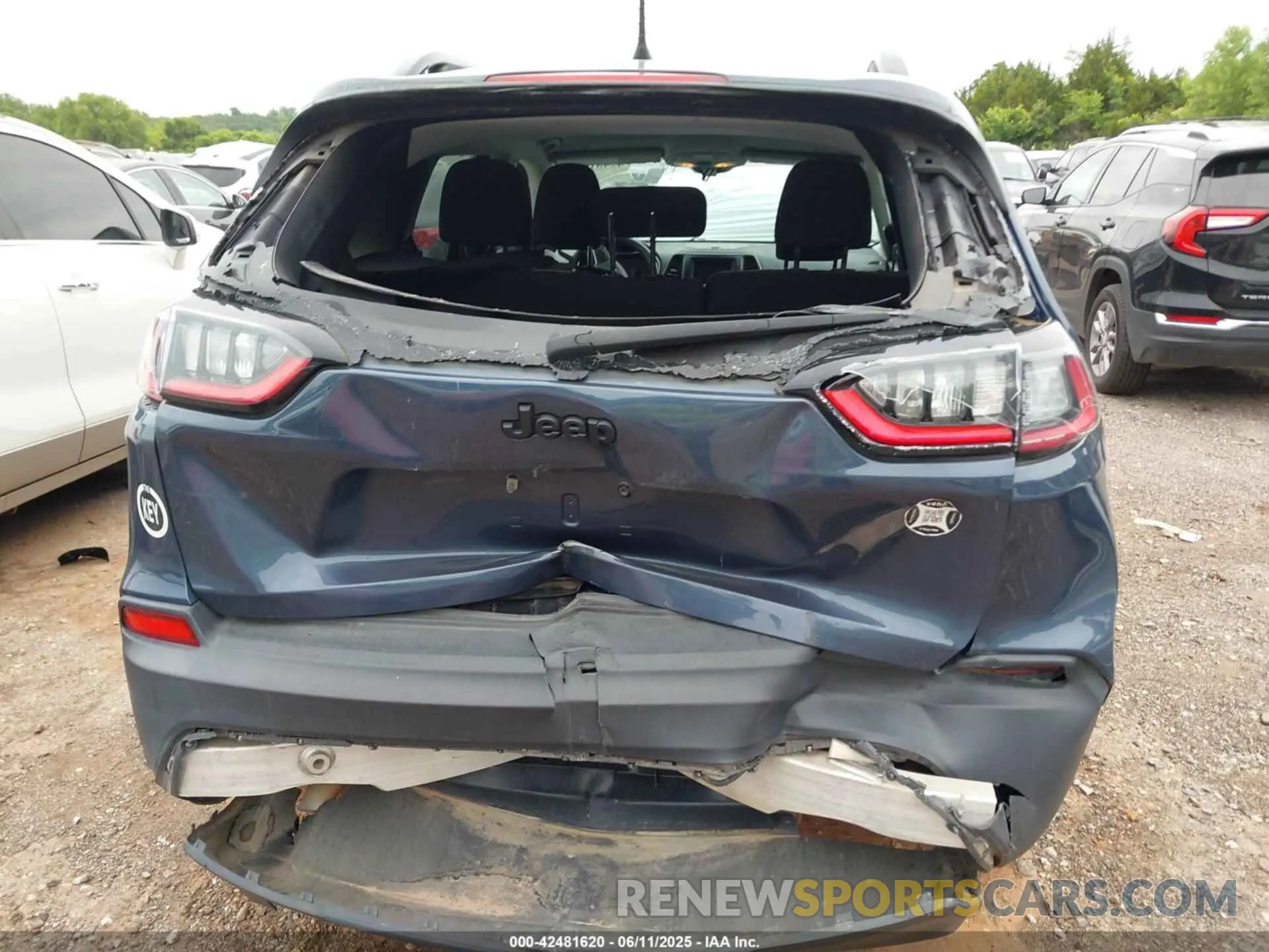 15 Photograph of a damaged car 1C4PJLCB3MD199974 JEEP CHEROKEE 2021