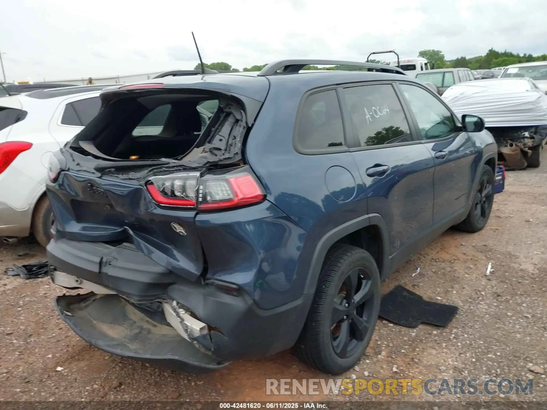 4 Photograph of a damaged car 1C4PJLCB3MD199974 JEEP CHEROKEE 2021