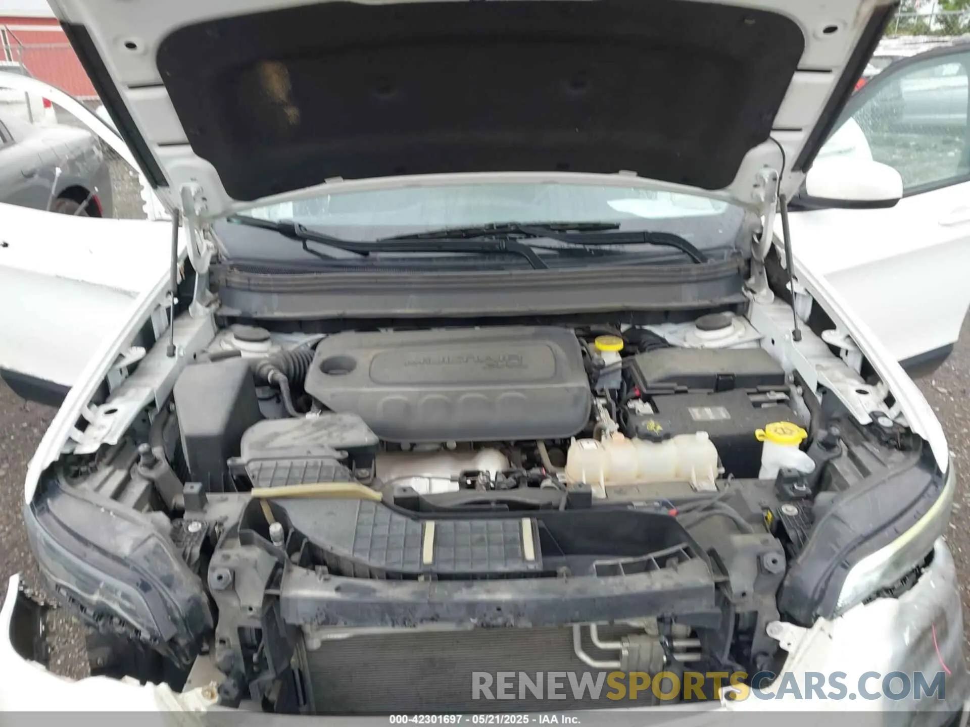 10 Photograph of a damaged car 1C4PJLCB4MD103477 JEEP CHEROKEE 2021