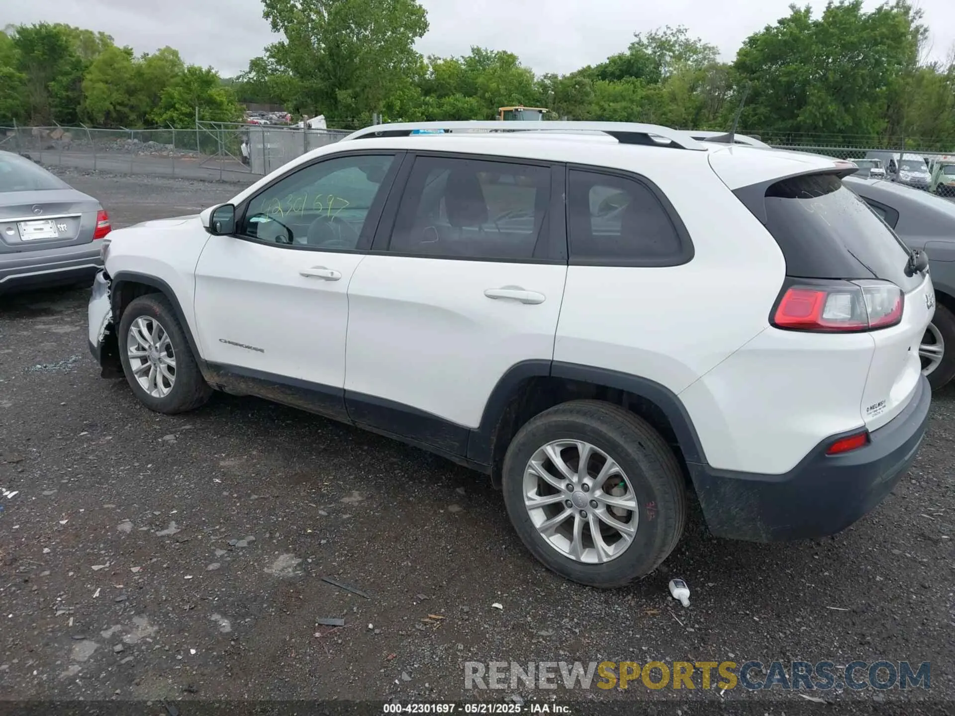 15 Photograph of a damaged car 1C4PJLCB4MD103477 JEEP CHEROKEE 2021