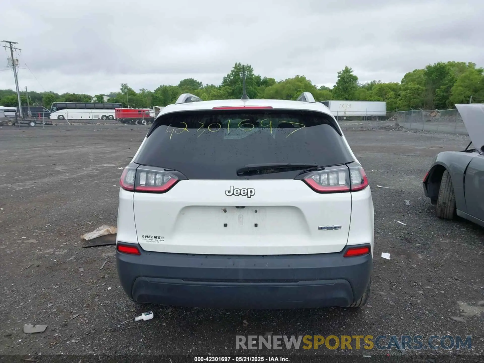 17 Photograph of a damaged car 1C4PJLCB4MD103477 JEEP CHEROKEE 2021