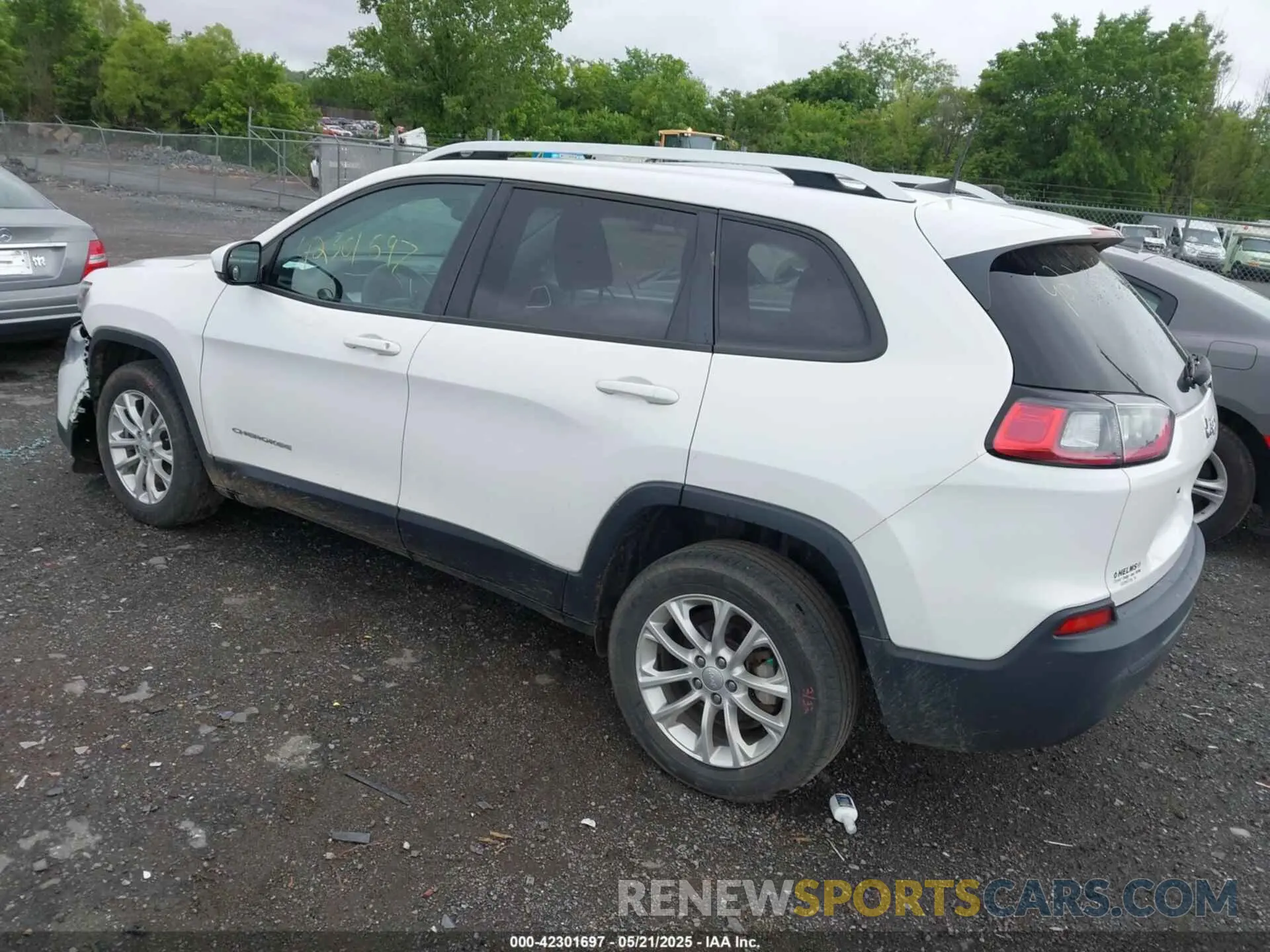 3 Photograph of a damaged car 1C4PJLCB4MD103477 JEEP CHEROKEE 2021