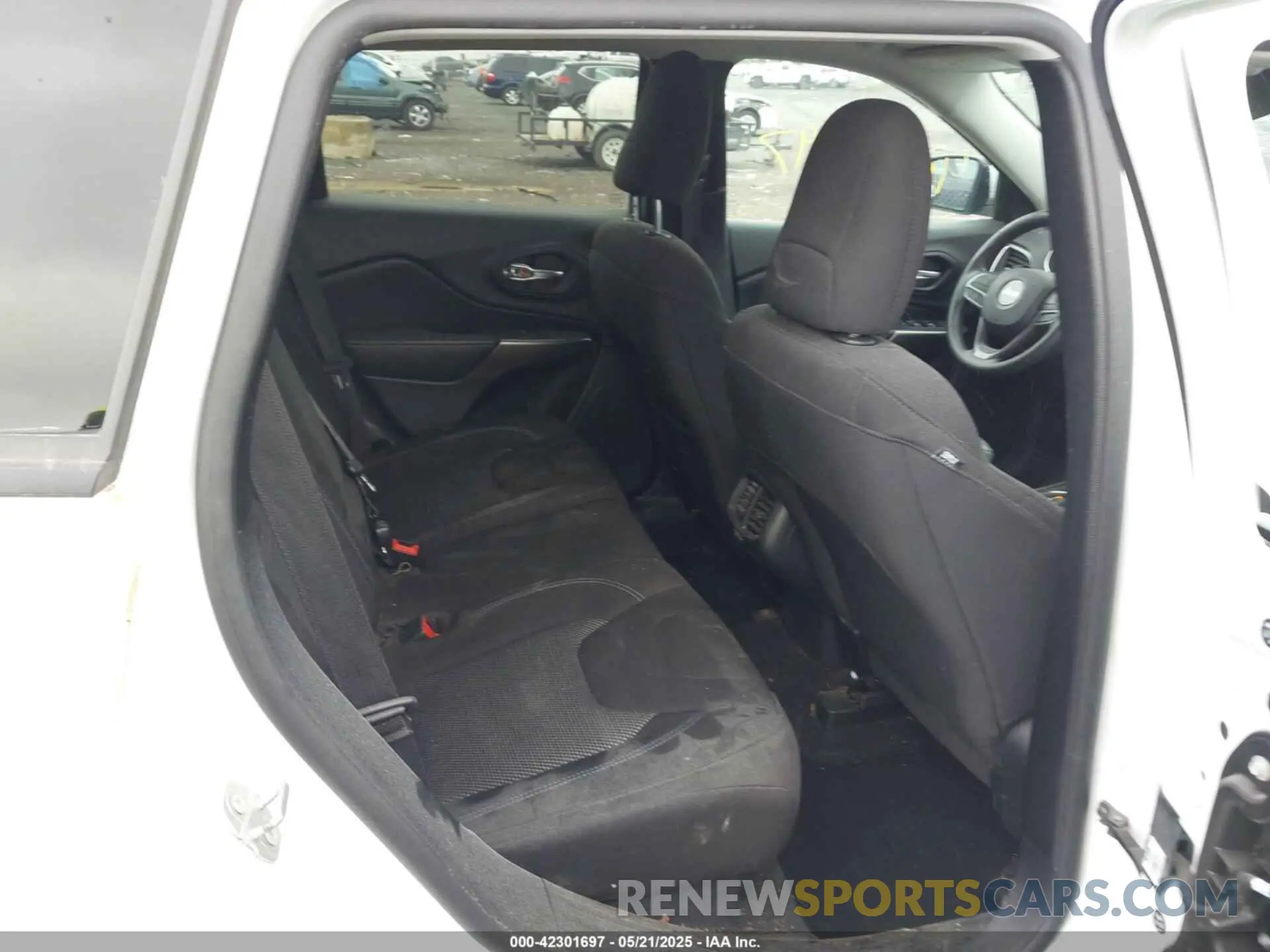 8 Photograph of a damaged car 1C4PJLCB4MD103477 JEEP CHEROKEE 2021